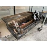 A VINTAGE WOODEN TOOL CHEST WITH AN ASSORTMENT OF TOOLS TO INCLUDE WOOD PLANES AND CHISELS ETC