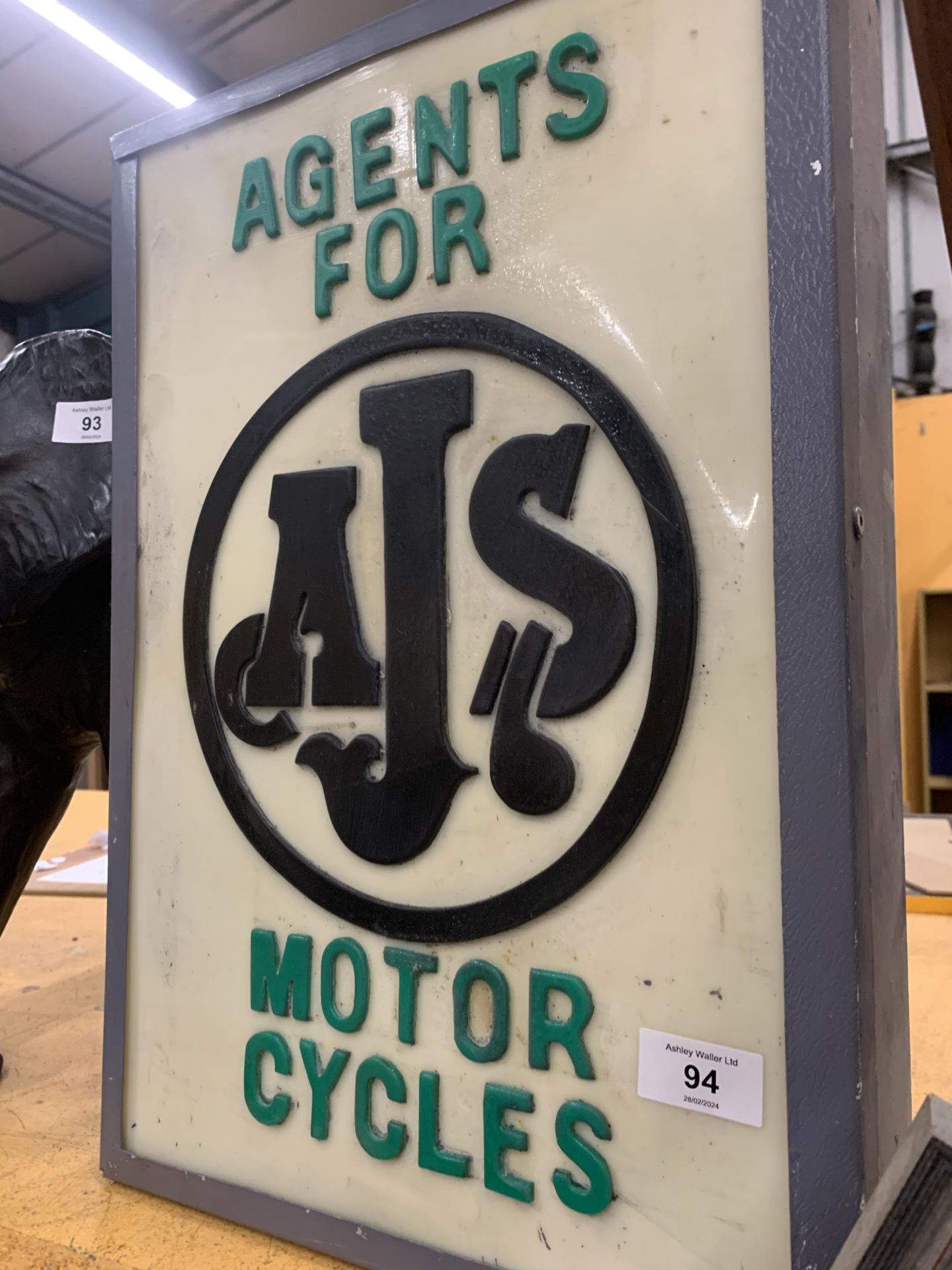 AN ILLUMINATED AGENTS FOR AJS MOTOR CYCLES SIGN - Bild 2 aus 2