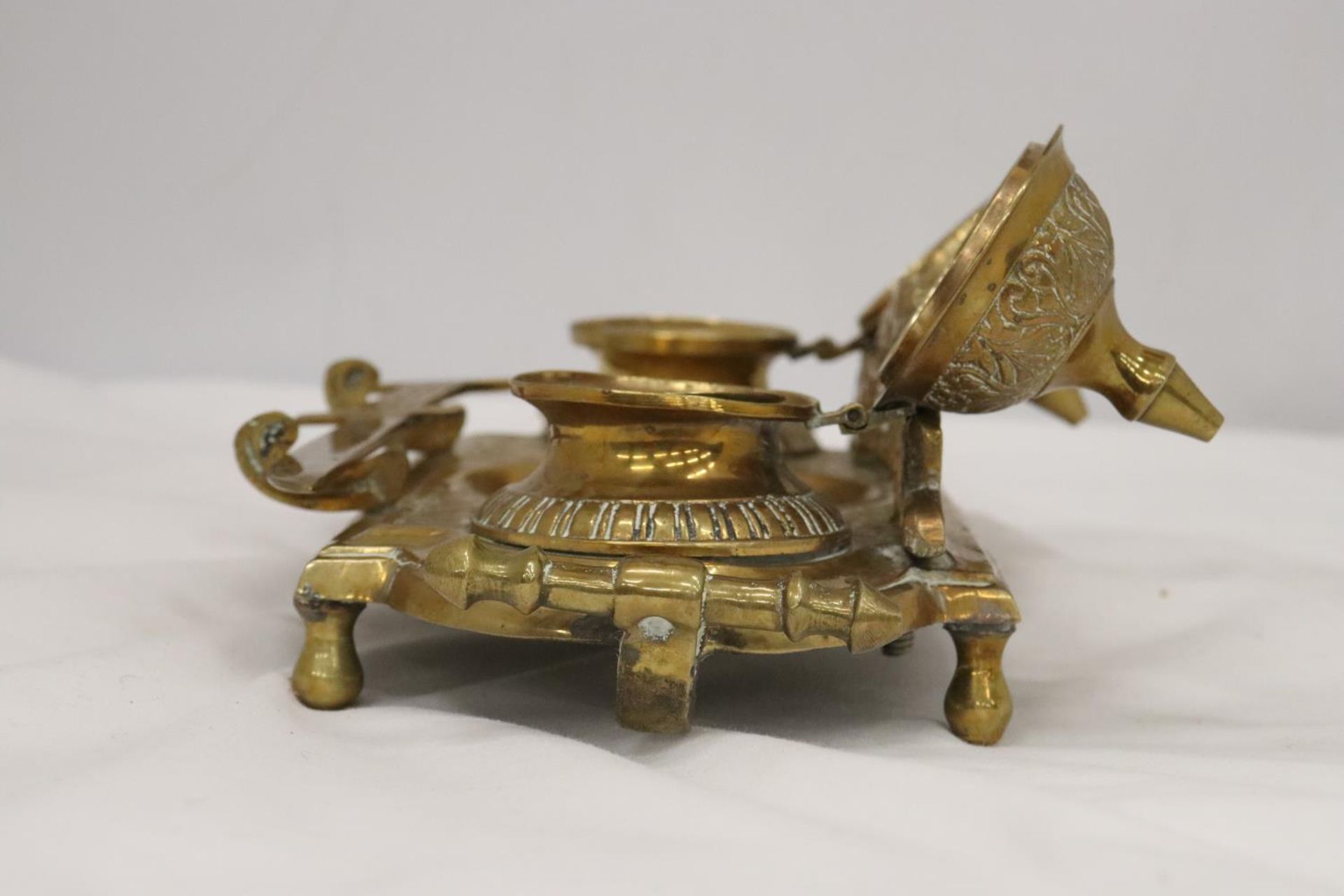 AN ORNATE BRASS INKWELL AND LETTER OPENER - Image 4 of 6