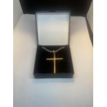 A SILVER CRUCIFIX AND CHAIN IN A PRESENTATION BOX