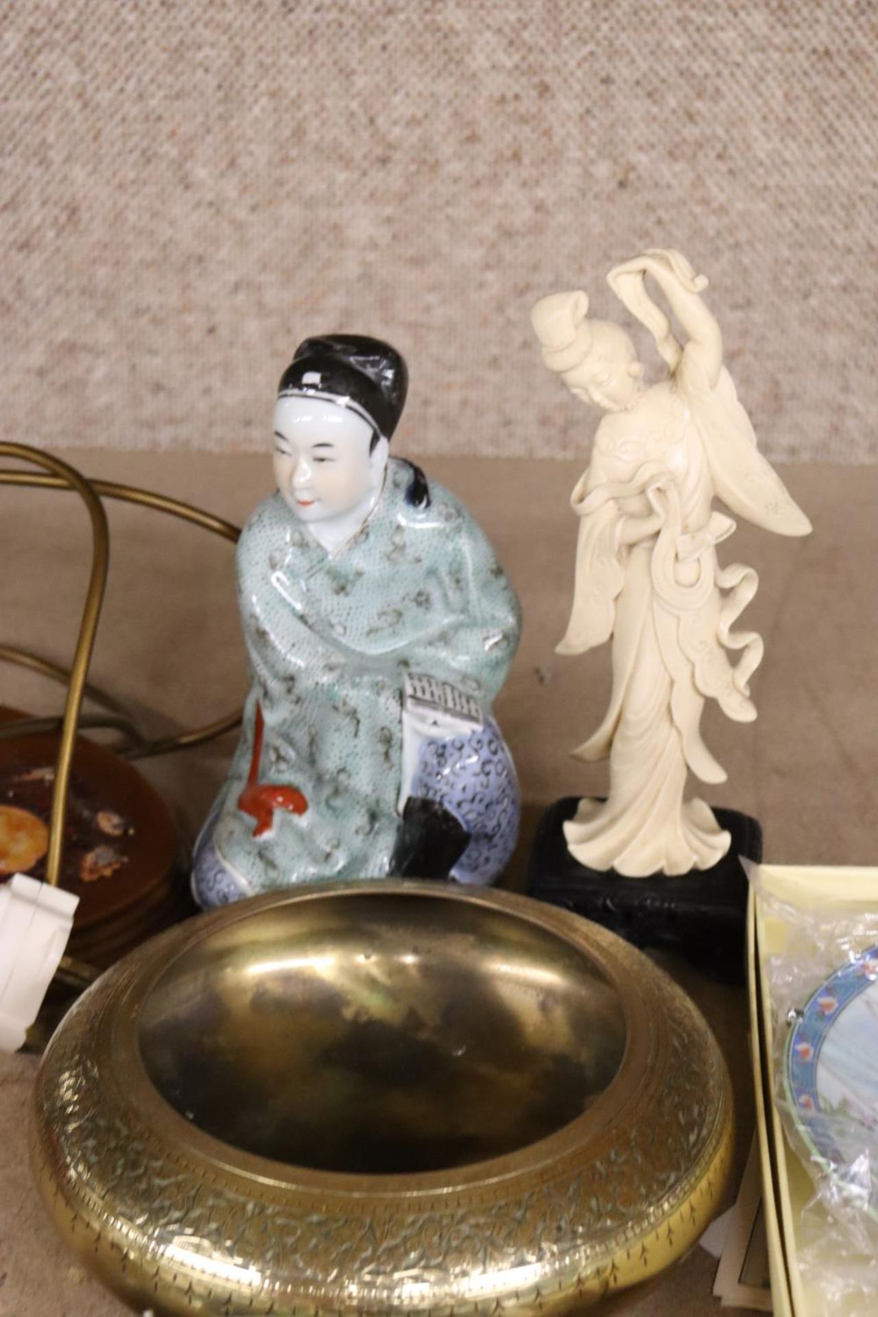 TWO ORIENTAL FIGURINES, AN ASIAN BRASS BOWL AND ORIENTAL DECORATED CABINET PLATES - Image 5 of 5