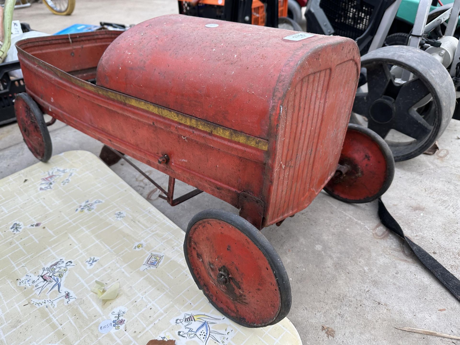 A VINTAGE TIN CHILDS CAR AND A LARGE CERAMIC TILE (TILE A/F) - Image 2 of 4