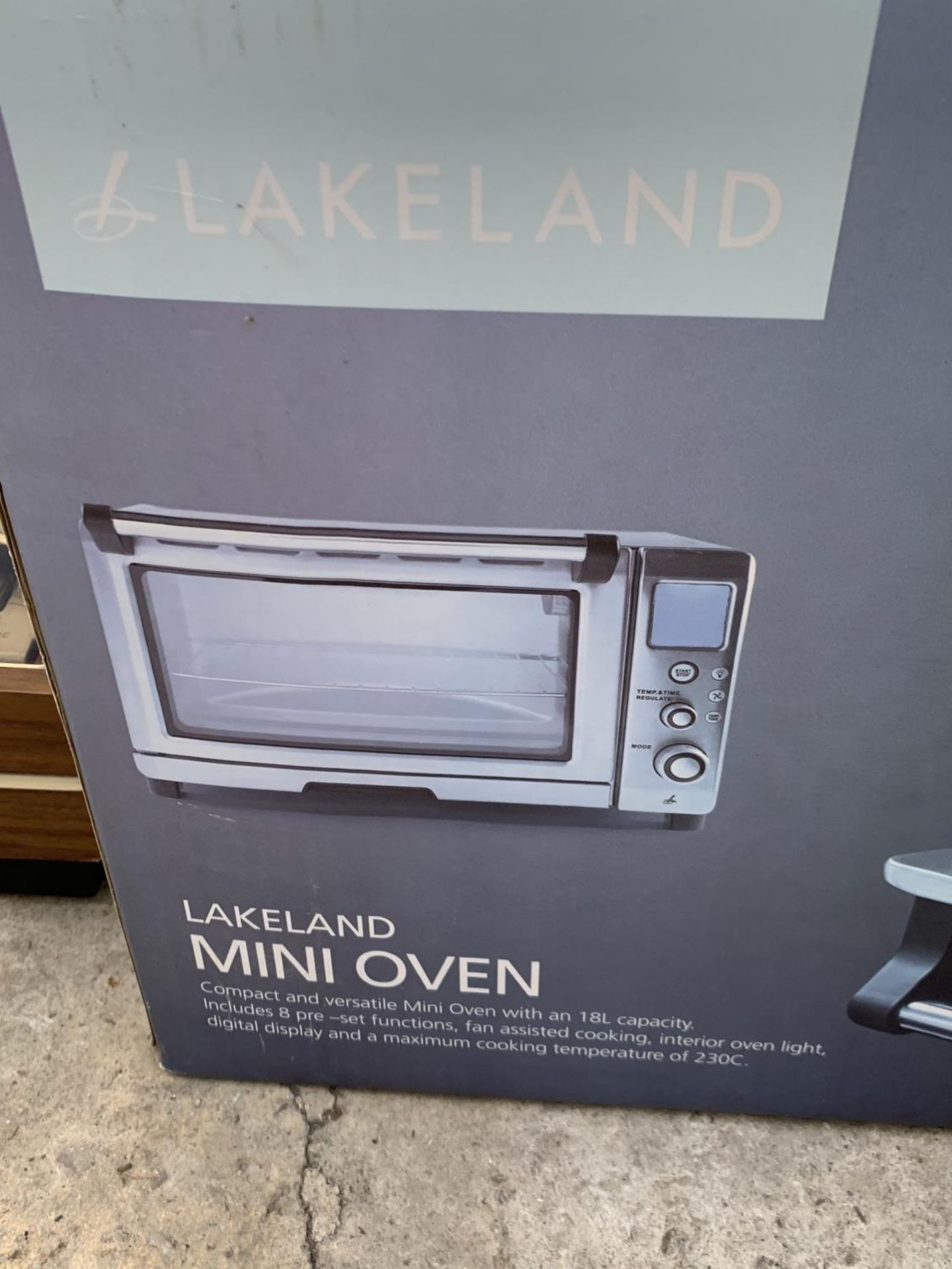 A LAKELAND COUNTER TOP MINI OVEN - Image 2 of 3