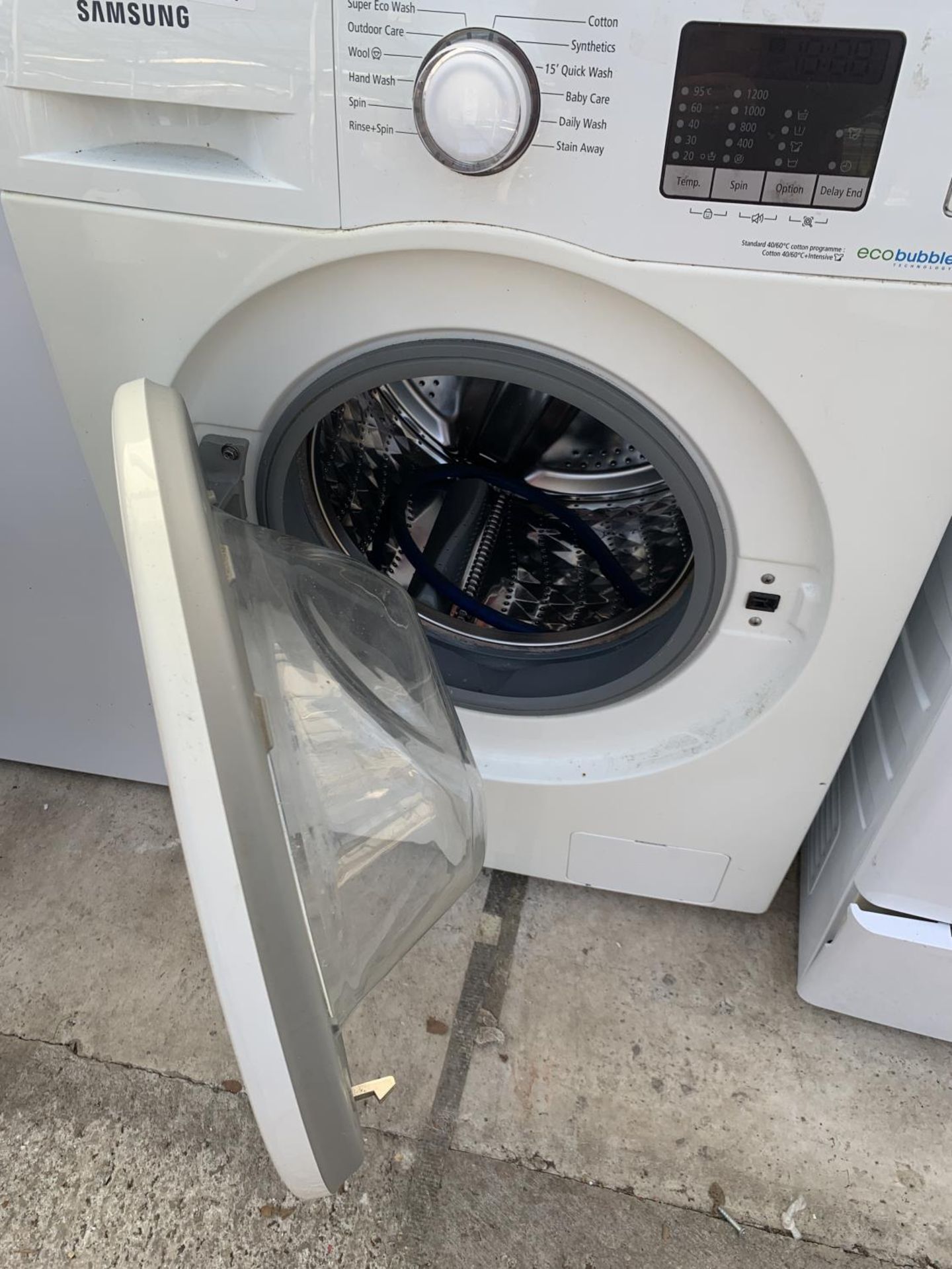 A WHITE SAMSUNG 8KG WASHING MACHINE - Image 2 of 2