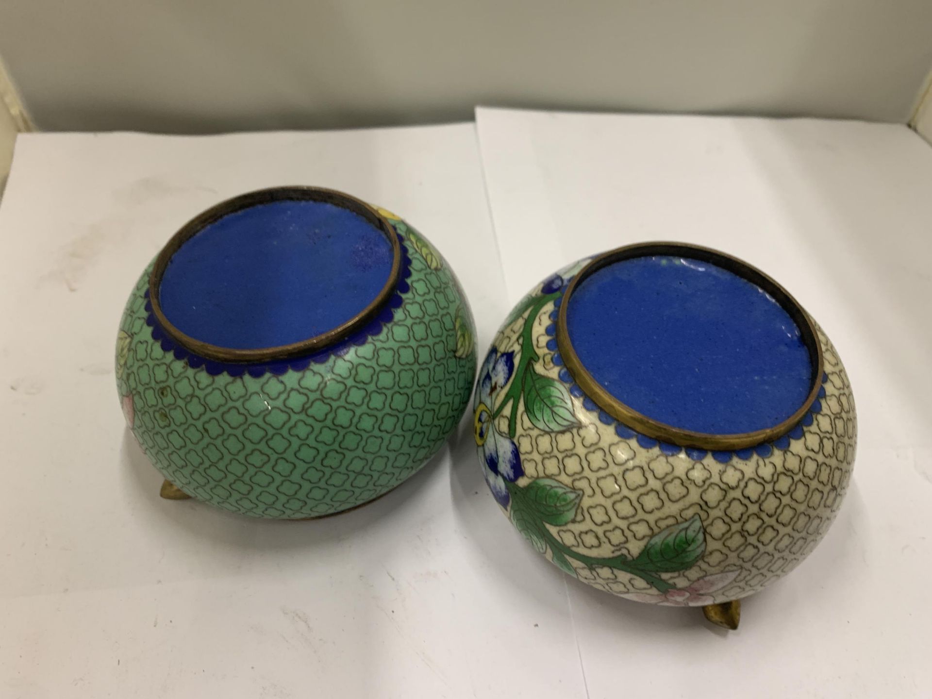 TWO CLOISONNE POTS WITH SWING LIDS - Image 4 of 4