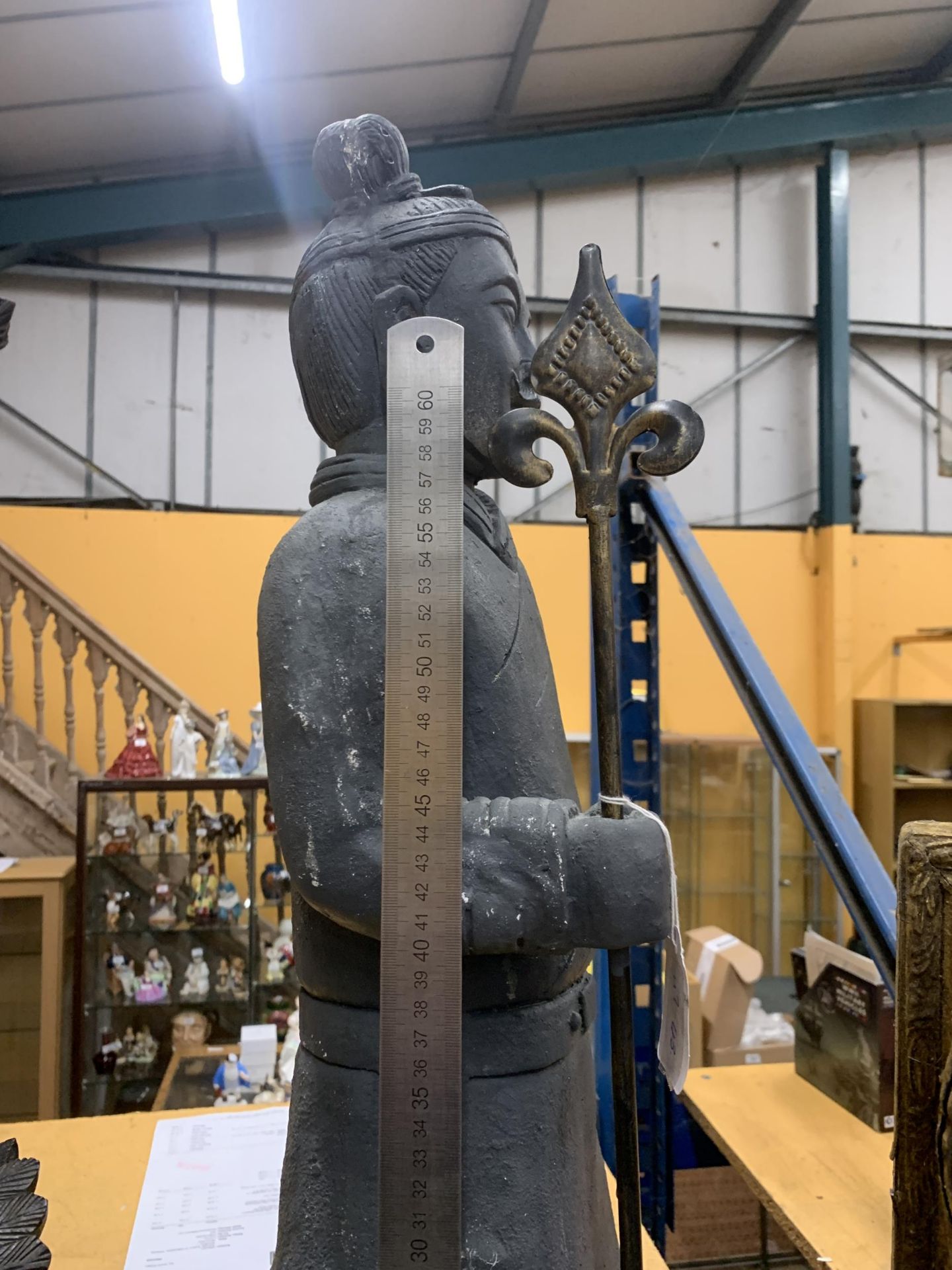 A MODEL OF A SAMURI WARRIOR APPROXIMATELY 70CM TALL - Image 5 of 5