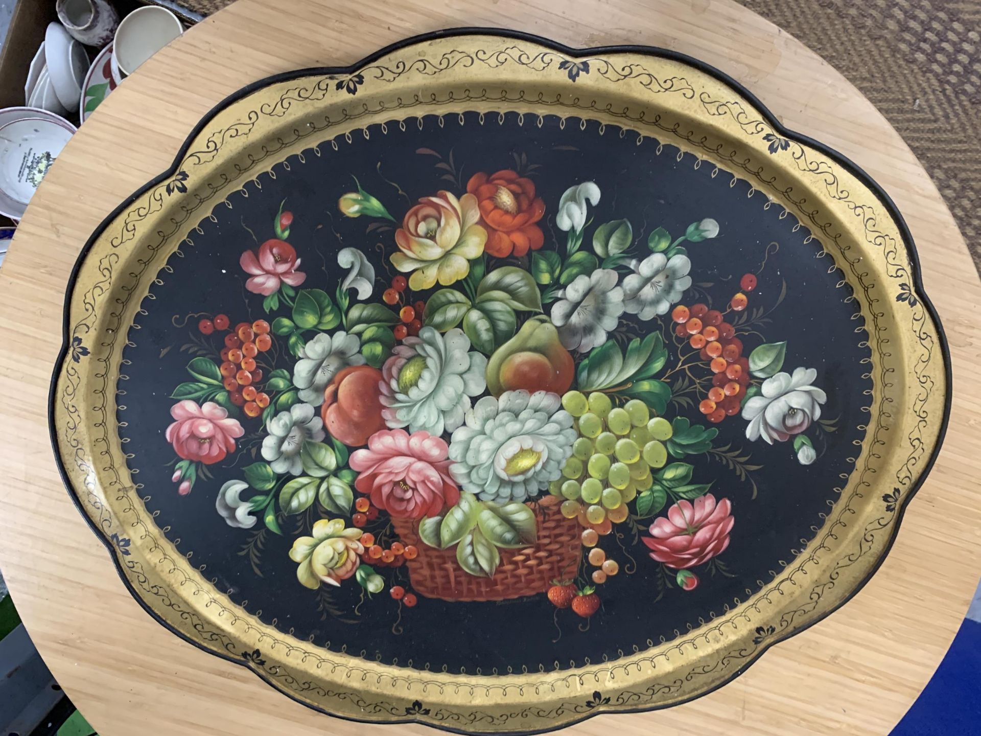 A LARGE DECORATIVE TOLEWARE TRAY, PAINTED ON STEEL SIGNED