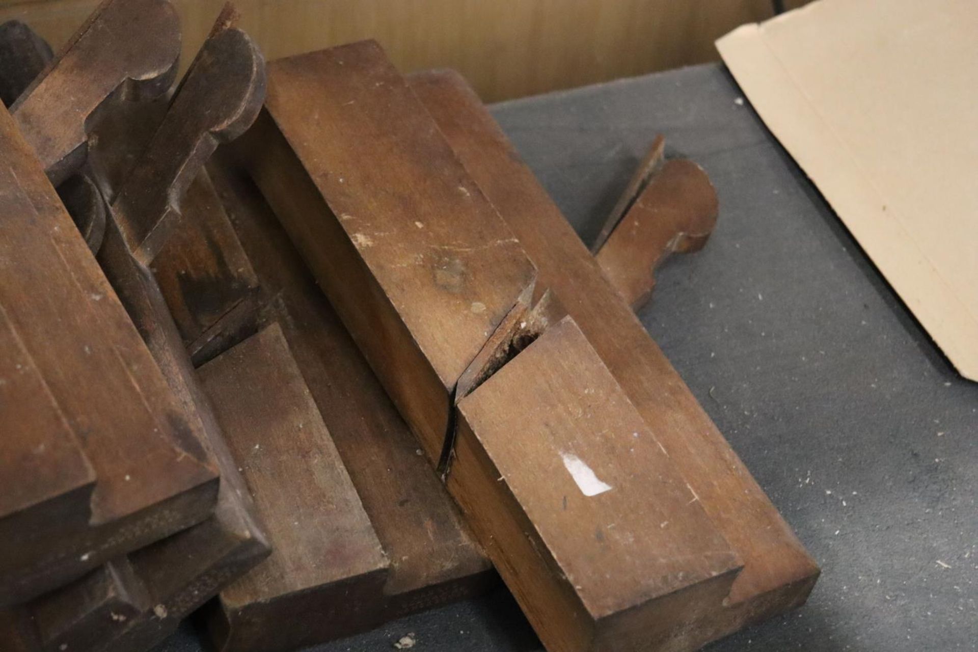 A QUANTITY OF WOODEN PLANES - Image 6 of 7