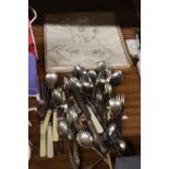A QUANTITY OF FLATWARE AND A BOXED VINTAGE NAPKIN SET