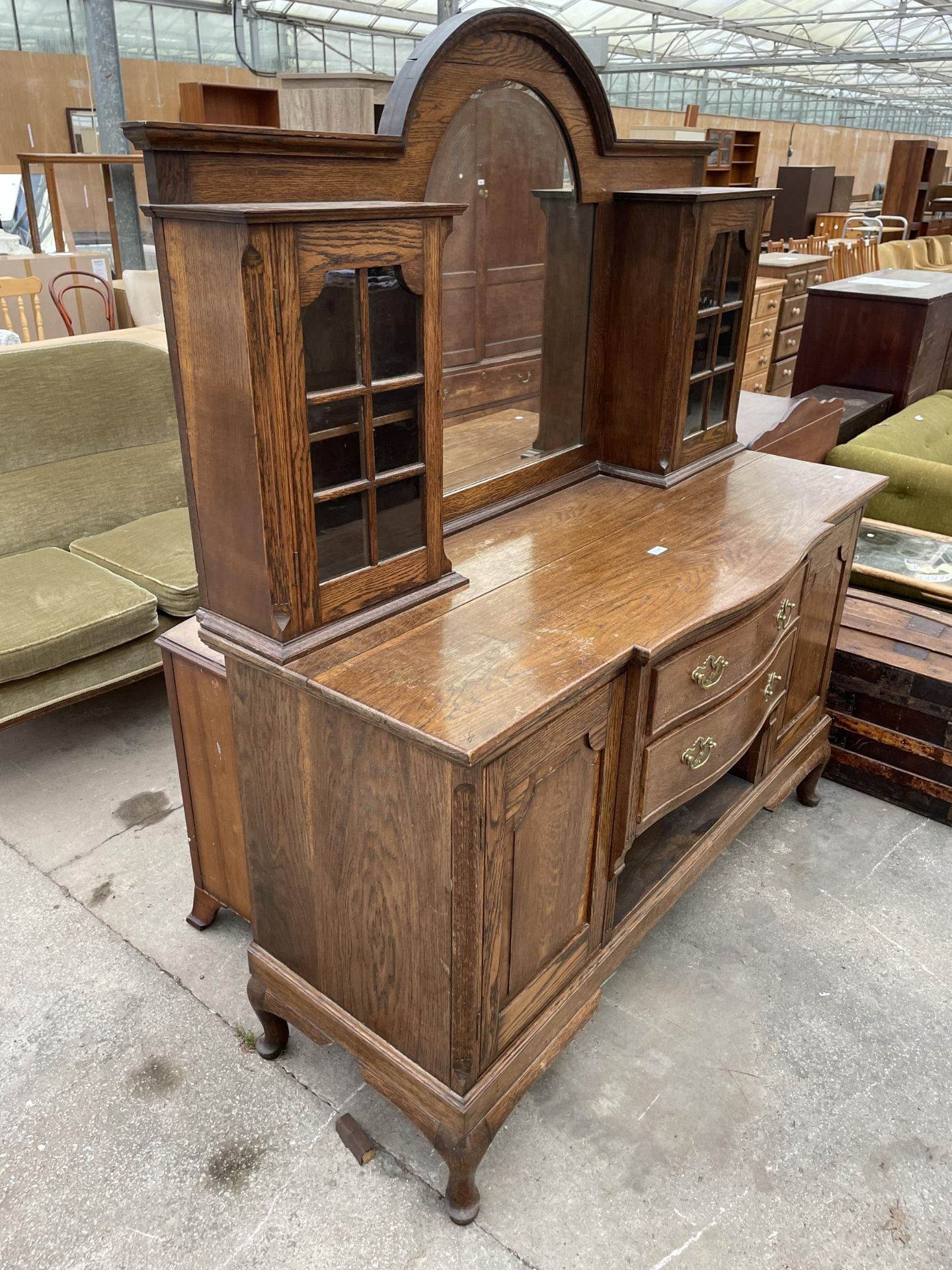 AN EDWARDIAN OAK MIRROR-BACK SIDEBOARD ENCLOSING TWO GLAZED CUPBOARDS TO UPPER PORTION - 60 INCH - Image 2 of 9