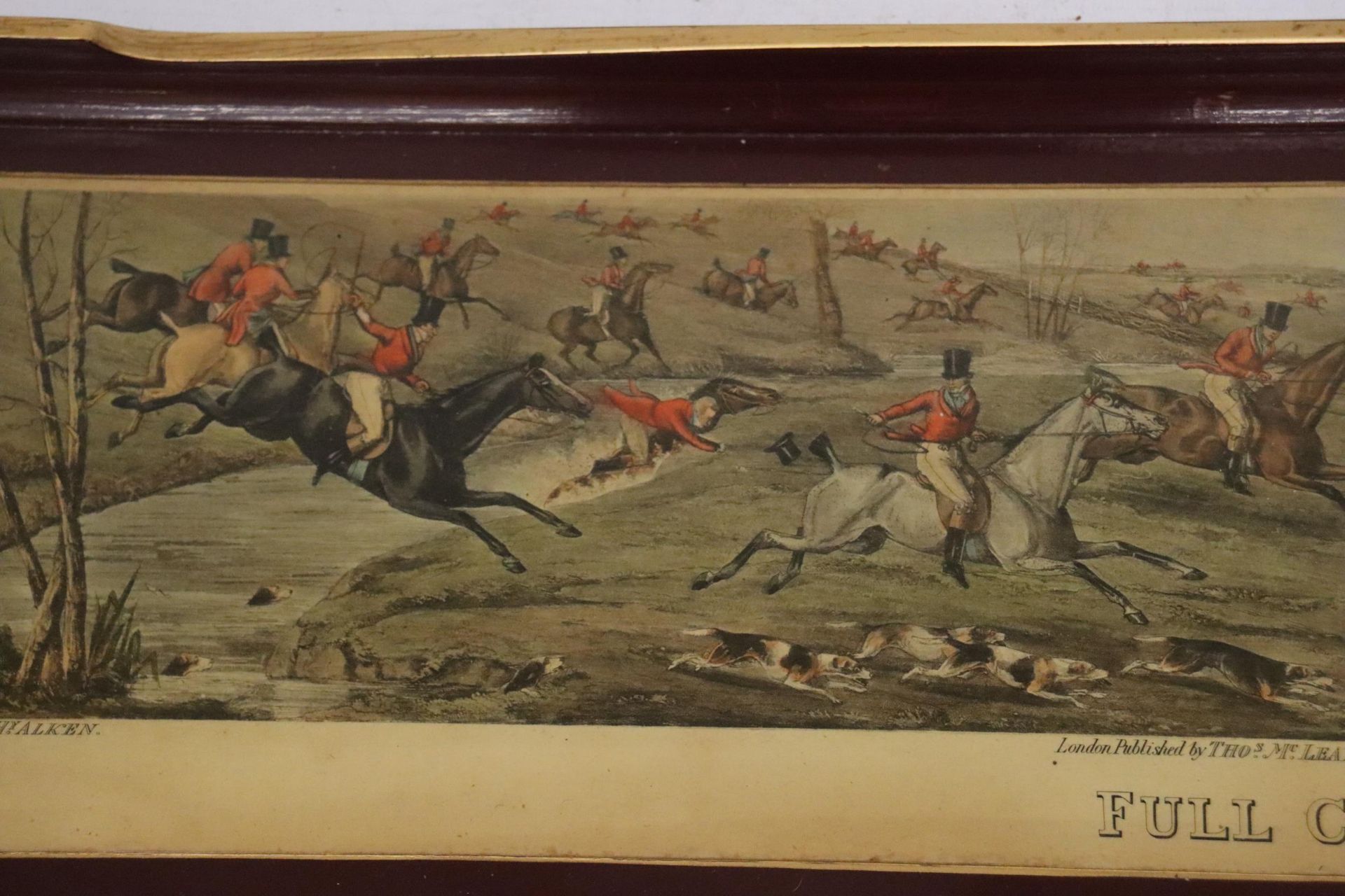 AN OBLONG LACQUERED TRAY ENTITLED "FULL CRY" HUNTING SCENE - 67.5 X 23CM - Image 4 of 6