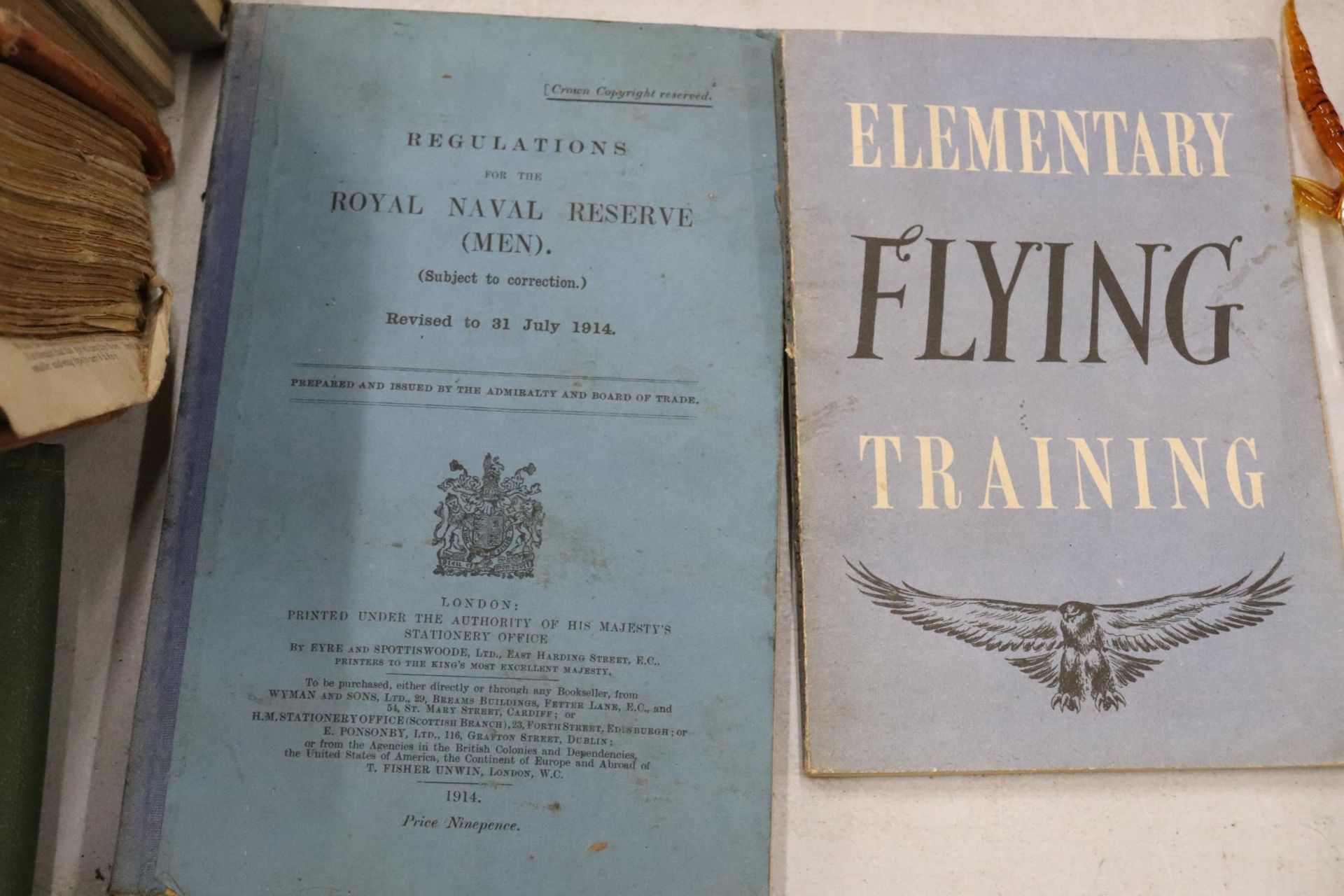 A COLLECTION OF VINTAGE AVIATION BOOKS TO INCLUDE 'THE ROYAL ENGINEERS POCKET BOOK', 1936 - Bild 4 aus 9