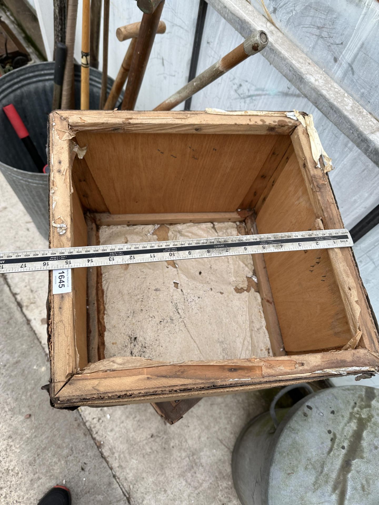 THREE VINTAGE TEA CHESTS - Bild 3 aus 3