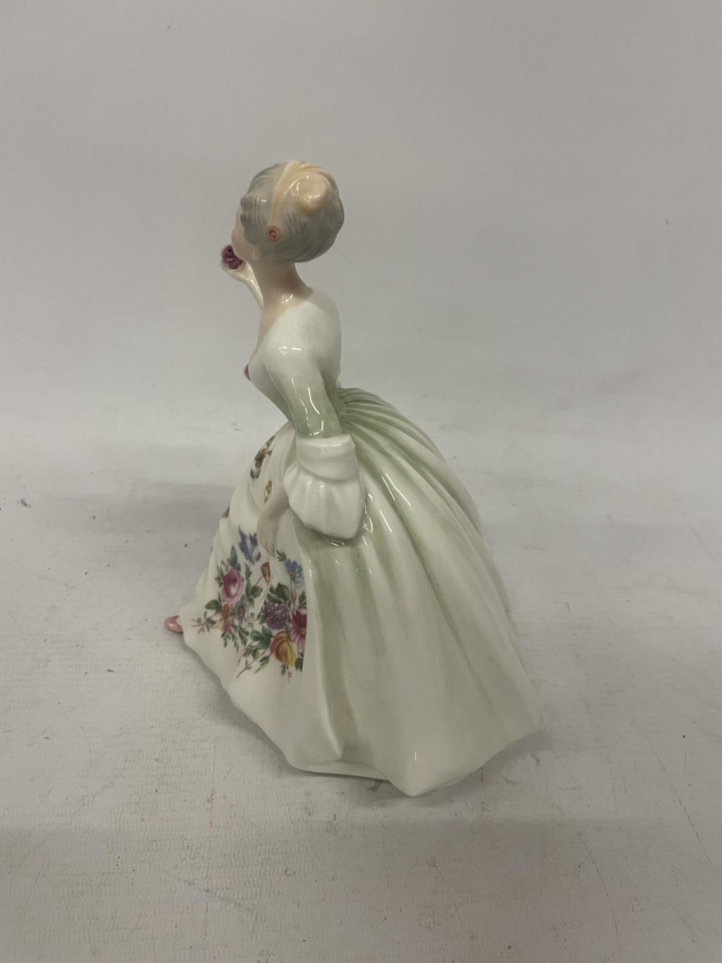 A ROYAL DOULTON FIGURE DIANA HN2468 MODELLED BY PEGGY DAVIES - Bild 3 aus 4