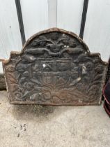 A VINTAGE AND DECORATIVE HEAVY CAST IRON FIRE BACK