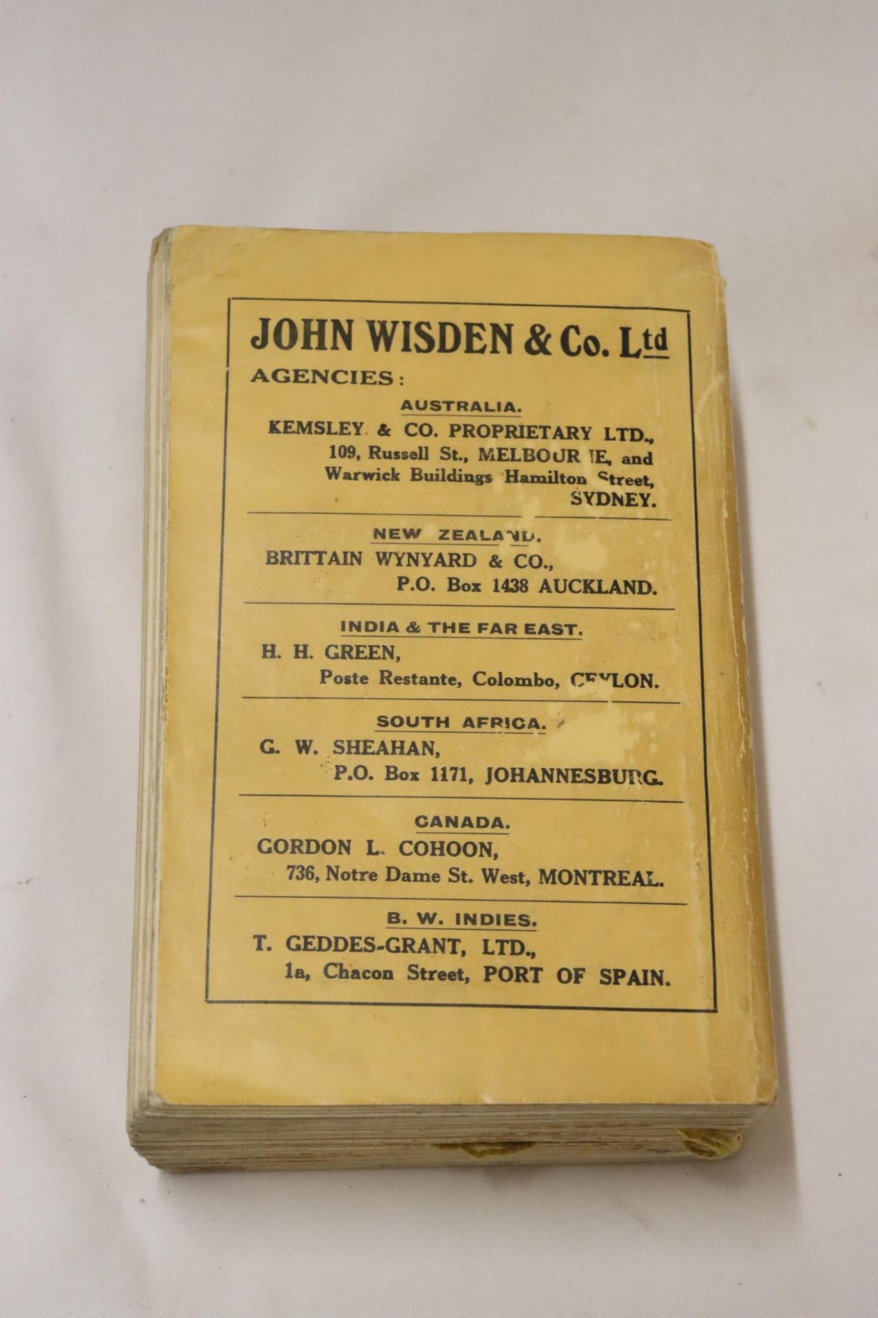 A 1934 COPY OF WISDEN'S CRICKETER'S ALMANACK. THIS COPY IS IN USED CONDITION, THE SPINE IS INTACT - Image 3 of 5