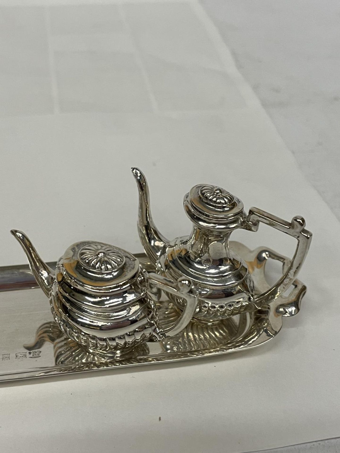 A MINATURE HALLMARKED BIRMINGHAM SILVER TEASET ON A TRAY - Image 2 of 4