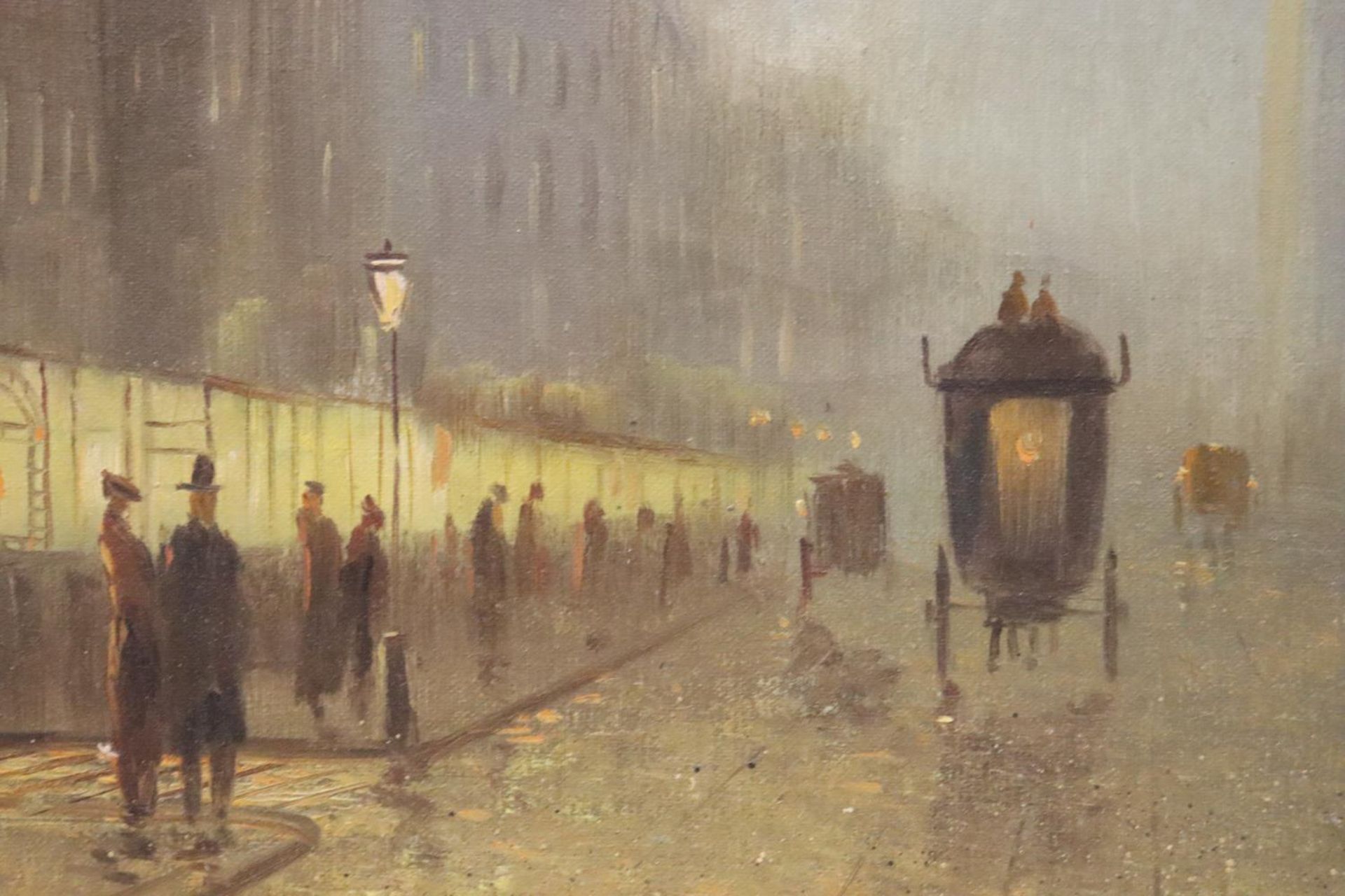 AN OIL ON CANVAS OF A VINTAGE FOGGY STREET SCENE, SIGNED ANDERSON, IN A GILT FRAME, 60CM X 49CM - Bild 3 aus 4