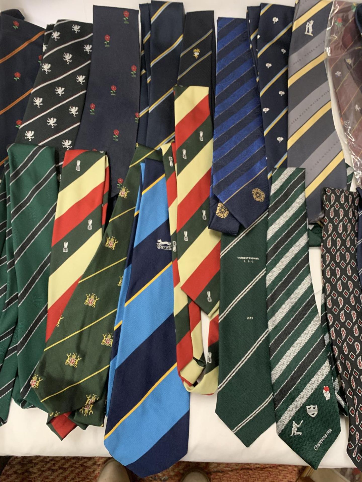 A COLLECTION OF COUNTY CRICKET TIES, SOME VINTAGE - APPROX 20 IN TOTAL - Bild 3 aus 4