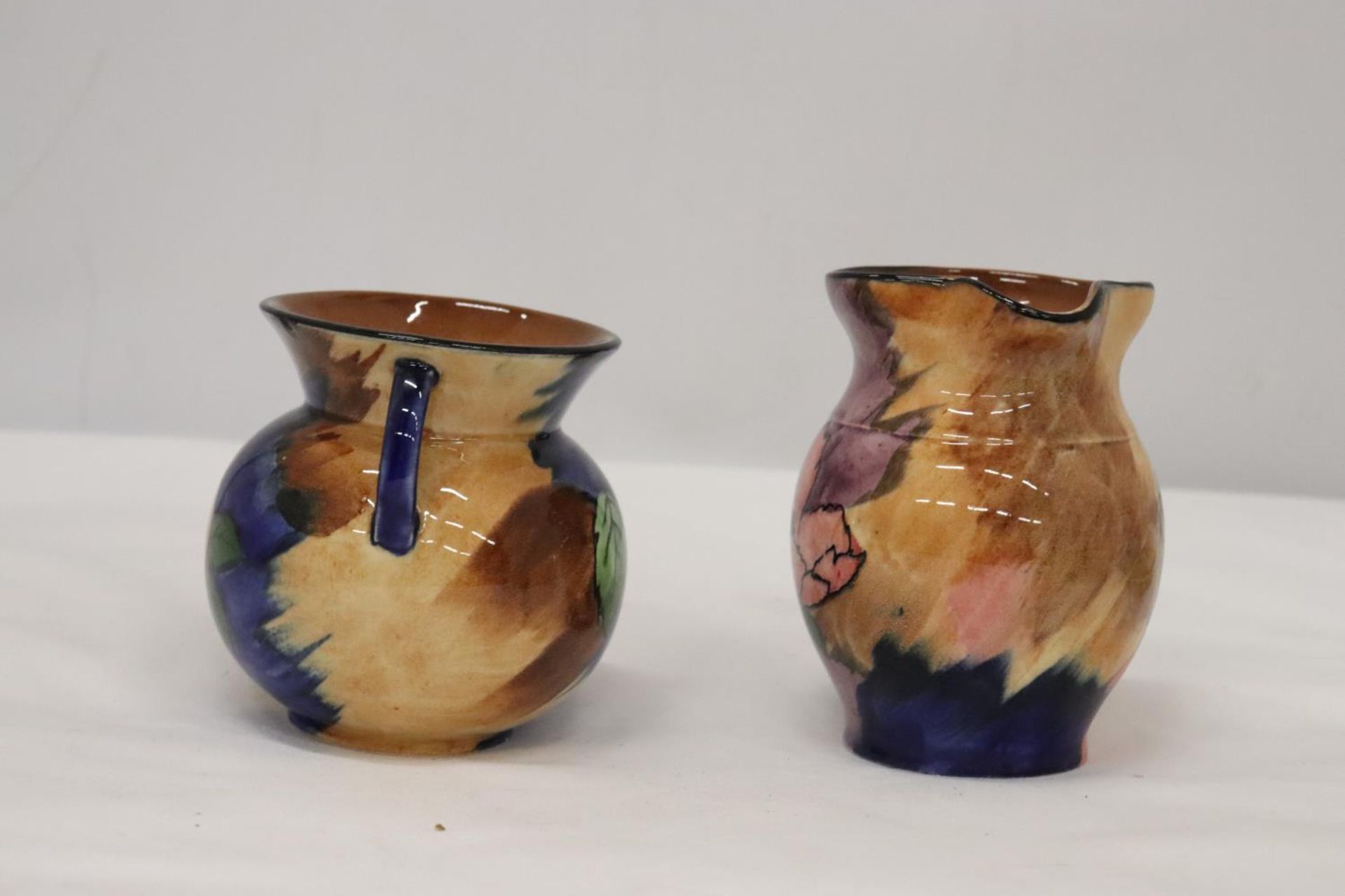 FOUR PIECES OF H & K TUNSTALL POTTERY, TO INCLUDE A BOWL, PLATE, JUG AND BOWL - Image 7 of 7