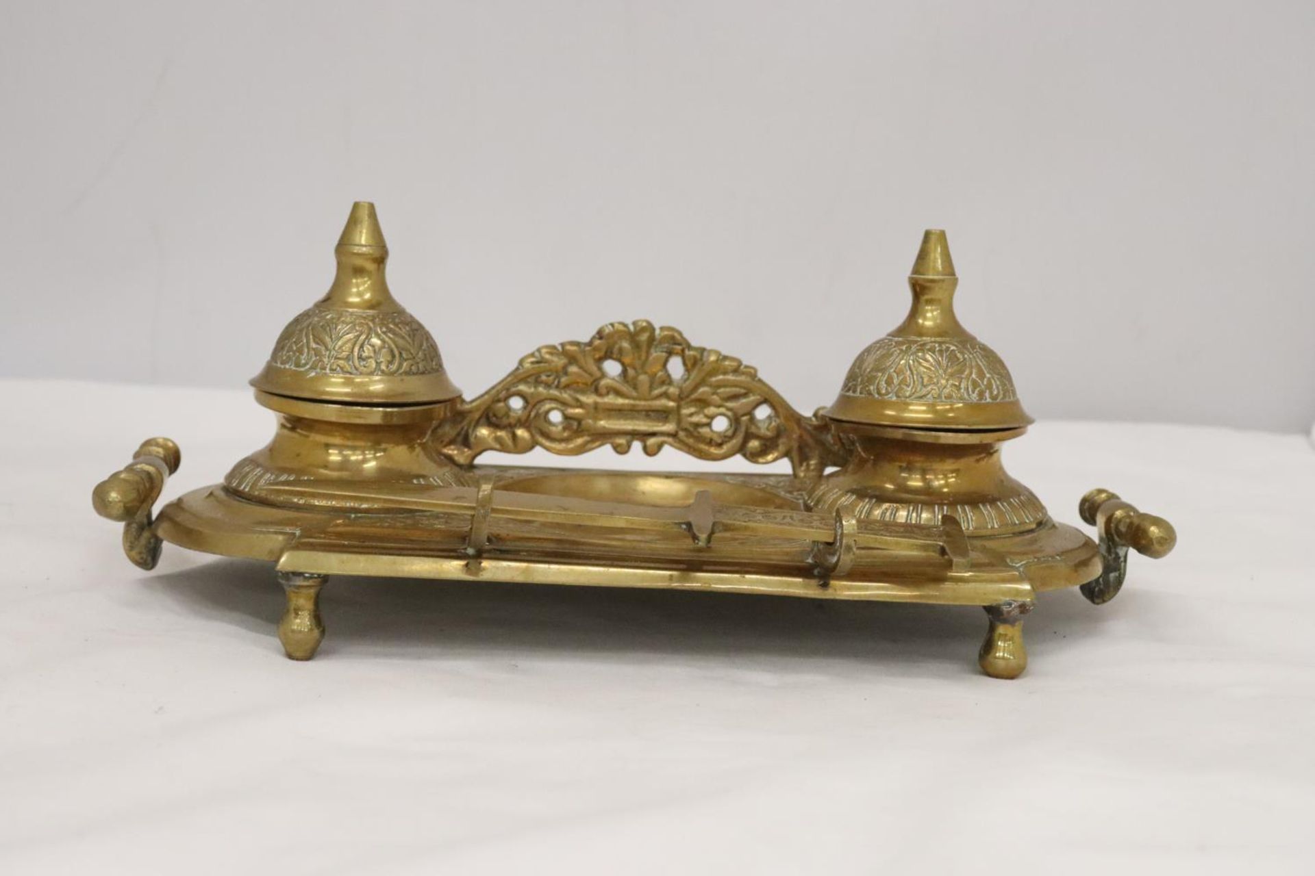 AN ORNATE BRASS INKWELL AND LETTER OPENER - Image 2 of 6