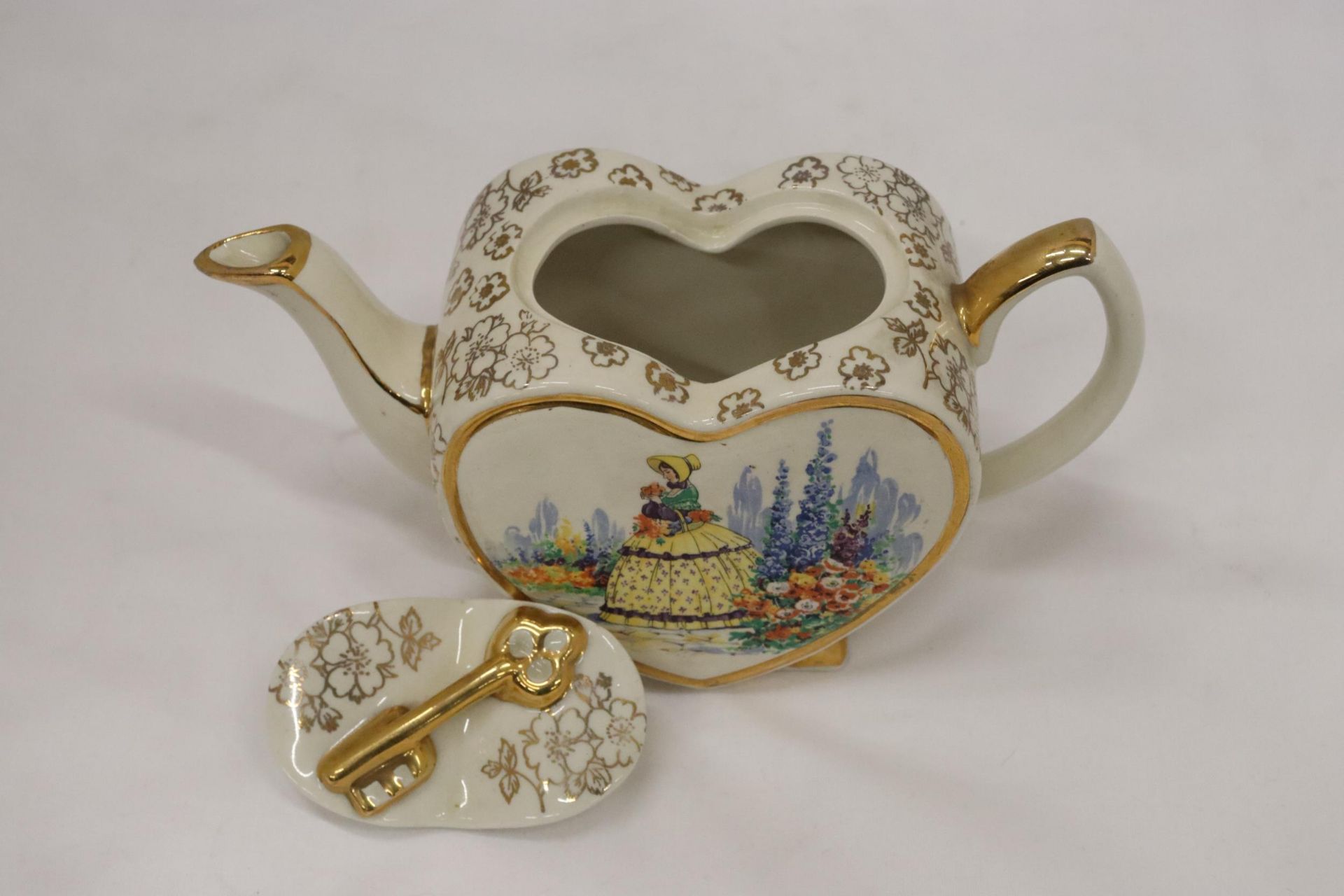 A VINTAGE HEARTSHAPED TEAPOT LINGARD WEBSTER "KEY TO MY HEART" - Bild 5 aus 6