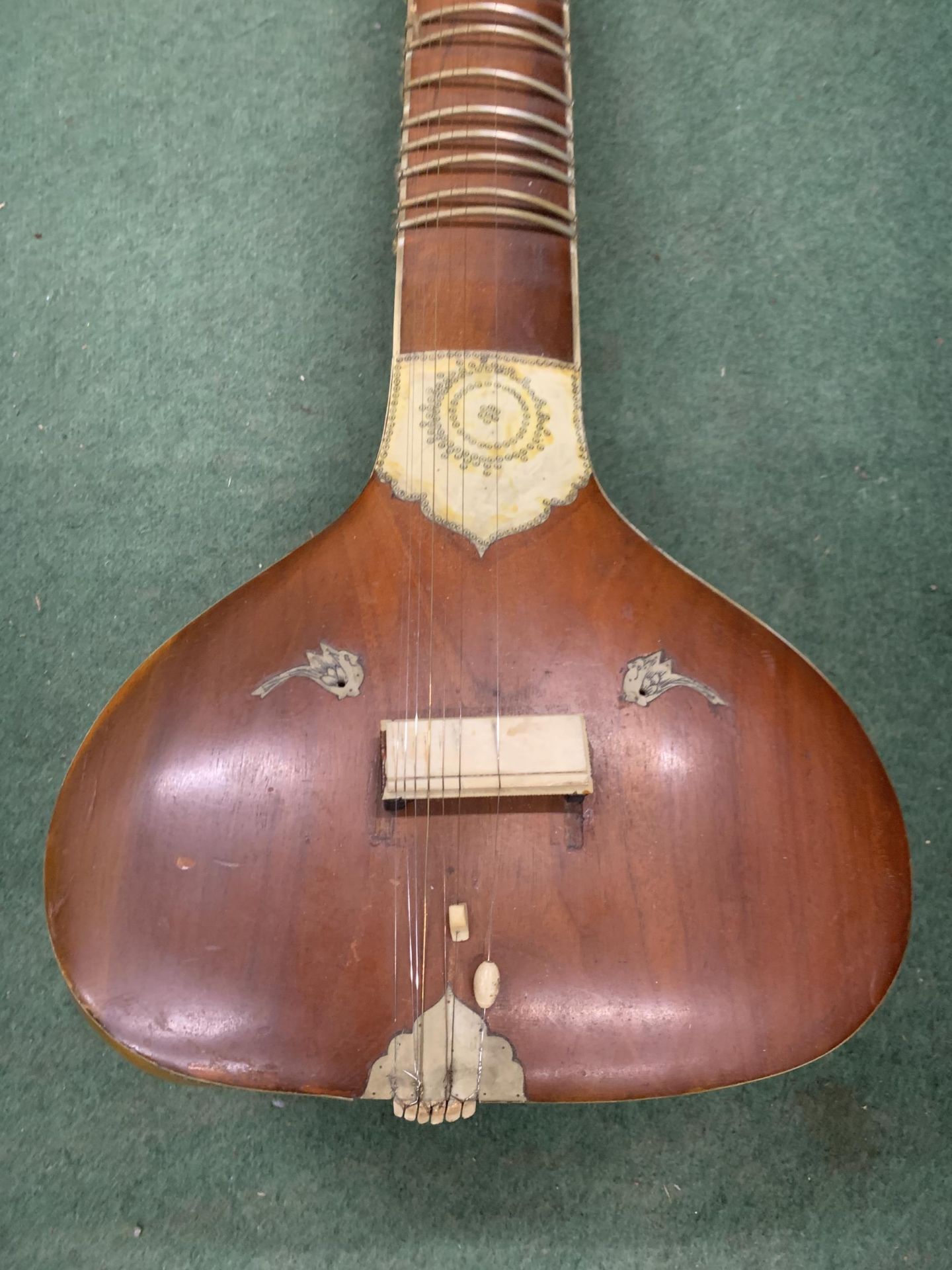 AN ANTIQUE FULL SIZE INDIAN SITAR DATED TO C.1925 - Image 3 of 7