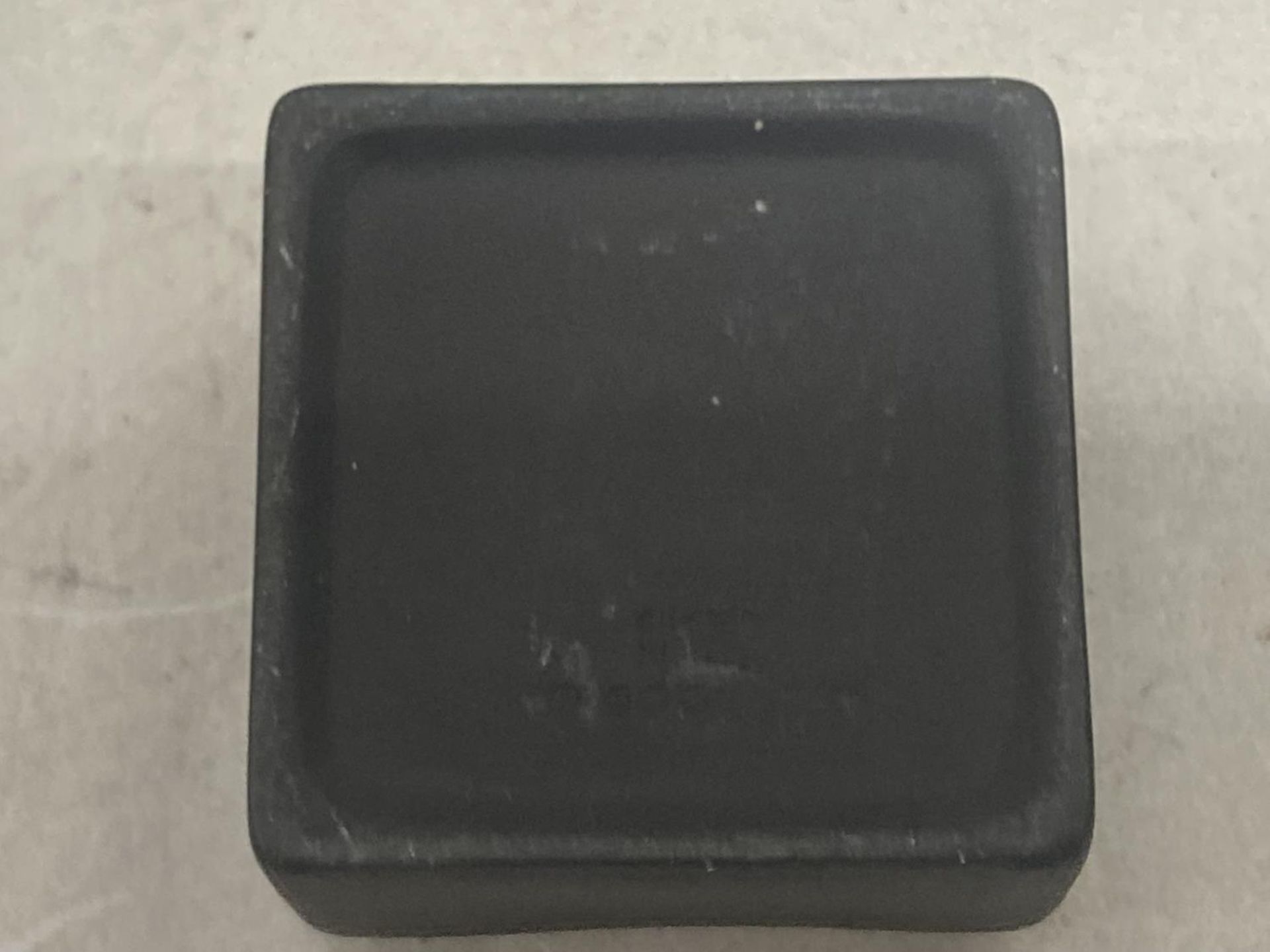 A BLACK WEDGWOOD BASHULT TRINKET BOX - Image 3 of 3