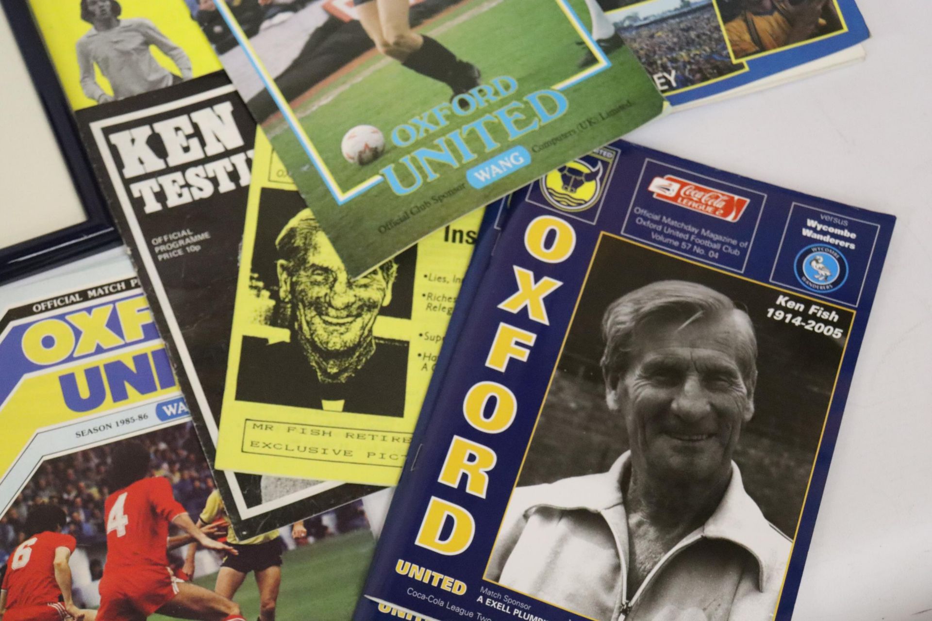 A LARGE QUANTITY OF MEMORABILIA AND EPHEMERA RELATING TO OXFORD UNITED AND KEN FISH, TO INCLUDE AN - Image 5 of 9