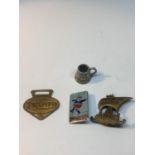 FOUR VINTAGE ADVERTISING ITEMS TO INCLUDE THREE BADGES AND A WHITBREAD BEER TANKARD