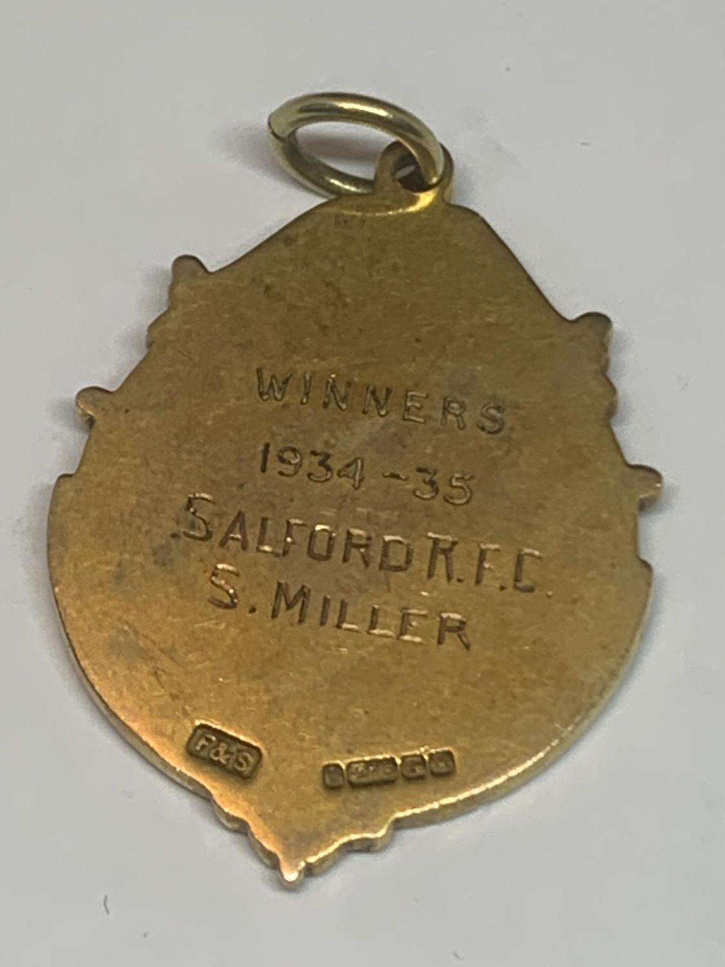 A HALLMARKED 9 CARAT GOLD LANCASHIRE RUGBY LEAGUE MEDAL ENGRAVED WINNERS 1934-35 SALFORD R.F.C S. - Image 2 of 6