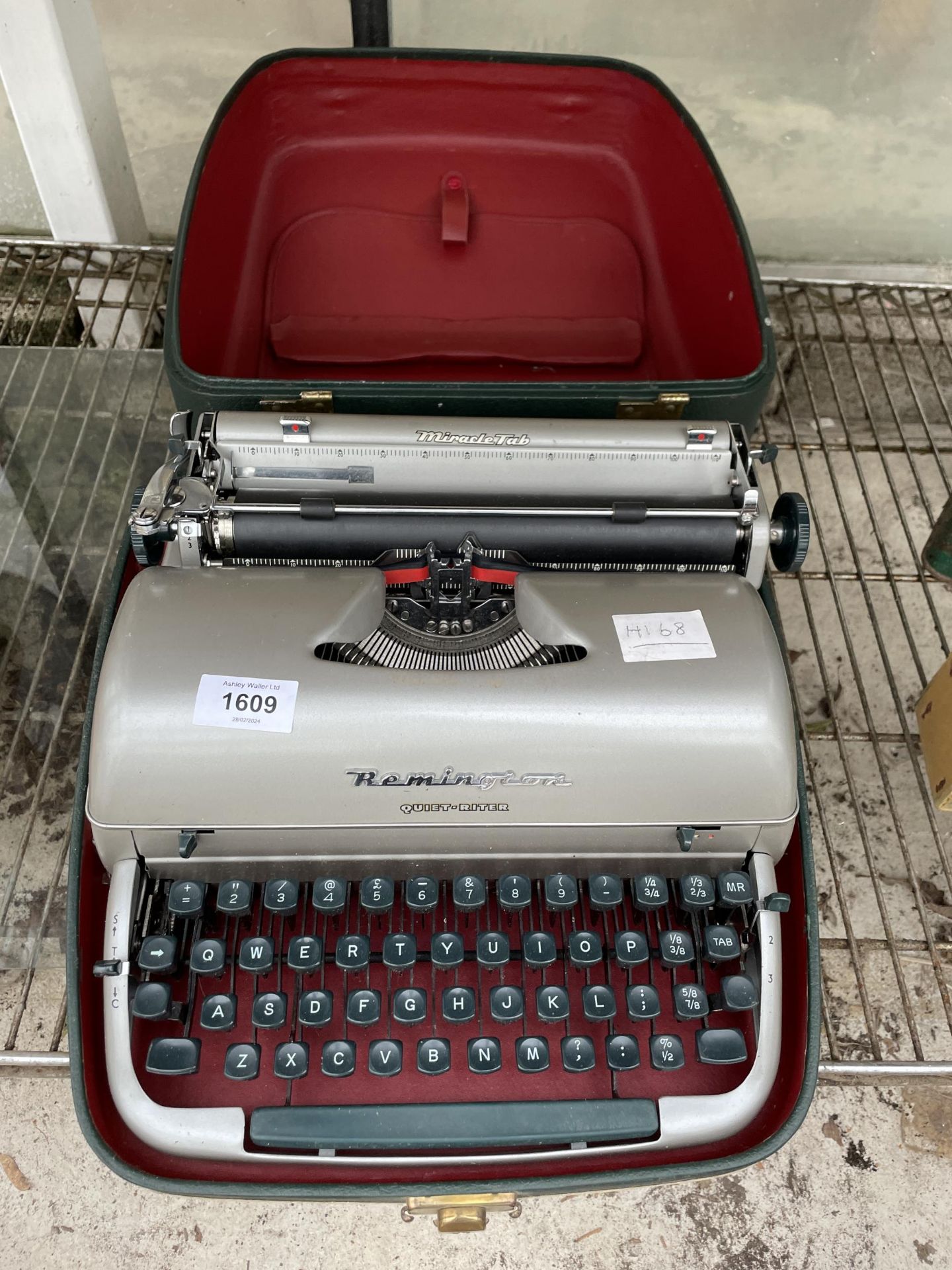 A REMINGTON QUIET-RITER TYPEWRITER WITH CARRY CASE