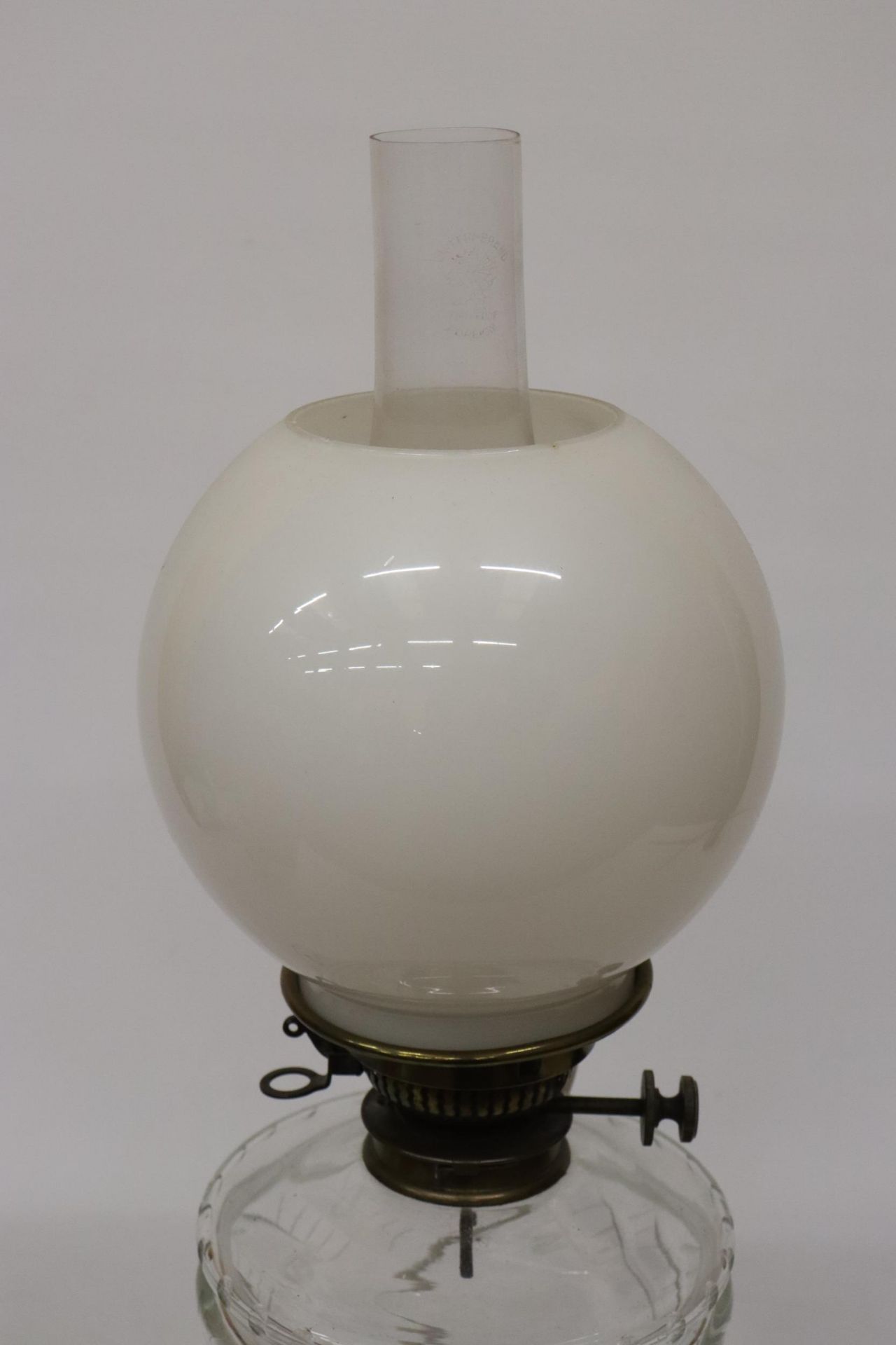 A 19TH CENTURY OIL LAMP CONVERTED TO ELECTRIC WITH A BRASS BASE, CLEAR CUT GLASS RESERVOIR, MILK - Image 7 of 8