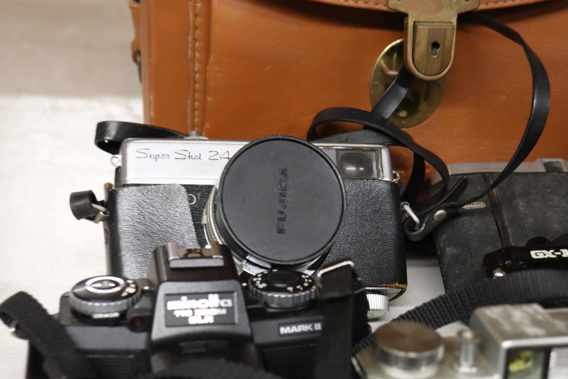 A COLLECTION OF VINTAGE CAMERAS TO INCLUDE PETRI GX-1, RICOH SUPERSHOT 24, MINOLTA 110 ZOOM SLR, - Image 4 of 8