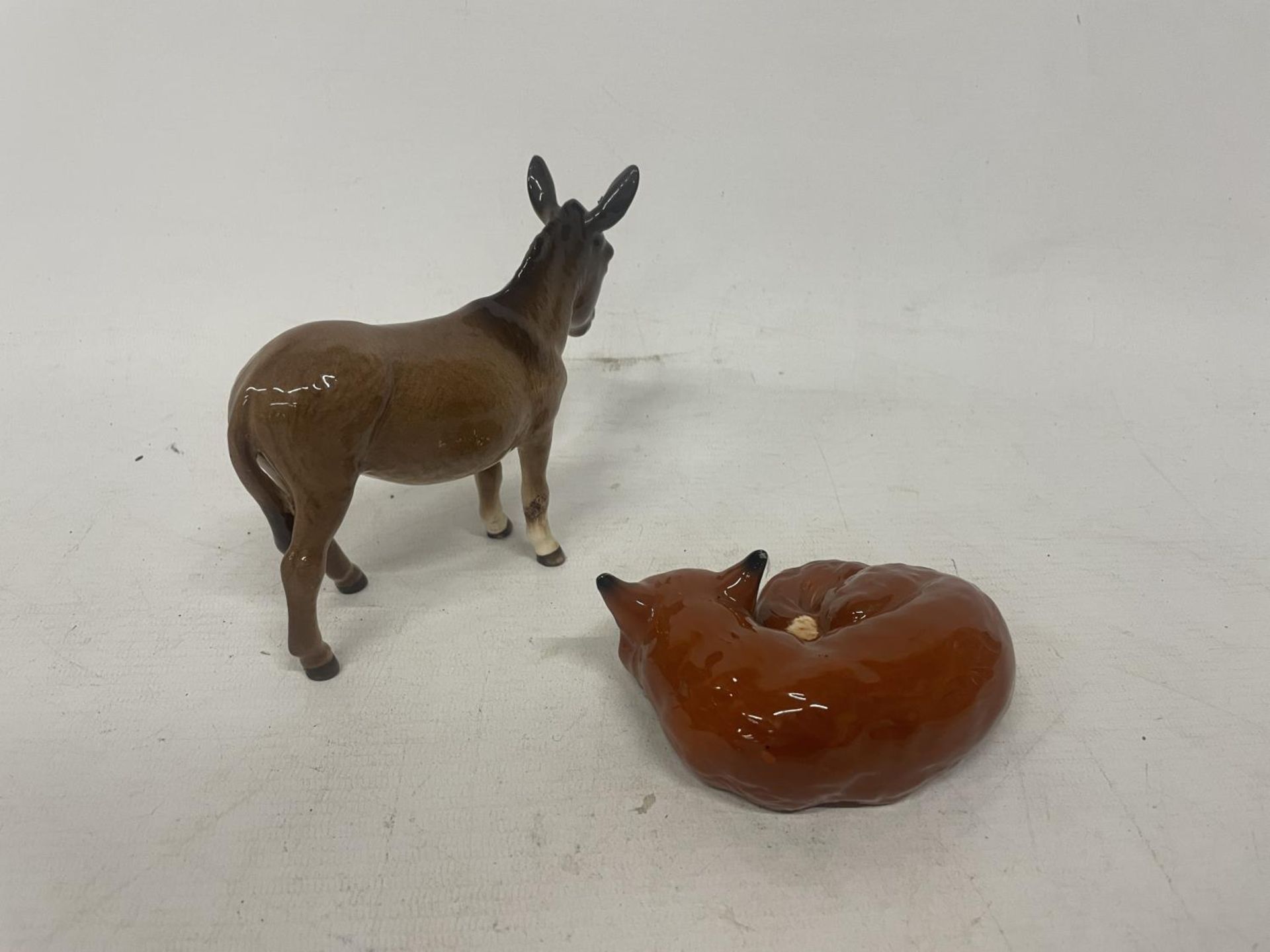 TWO BESWICK FIGURES TO INCLUDE A DONKEY AND A FOX - Bild 2 aus 4