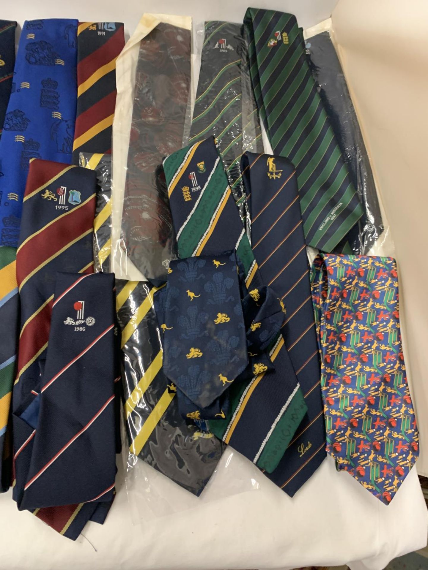 A COLLECTION OF CRICKET INTERNATIONAL AND BENEFIT TIES, MOSTLY VINTAGE - APPROX 20 IN TOTAL - Image 4 of 4