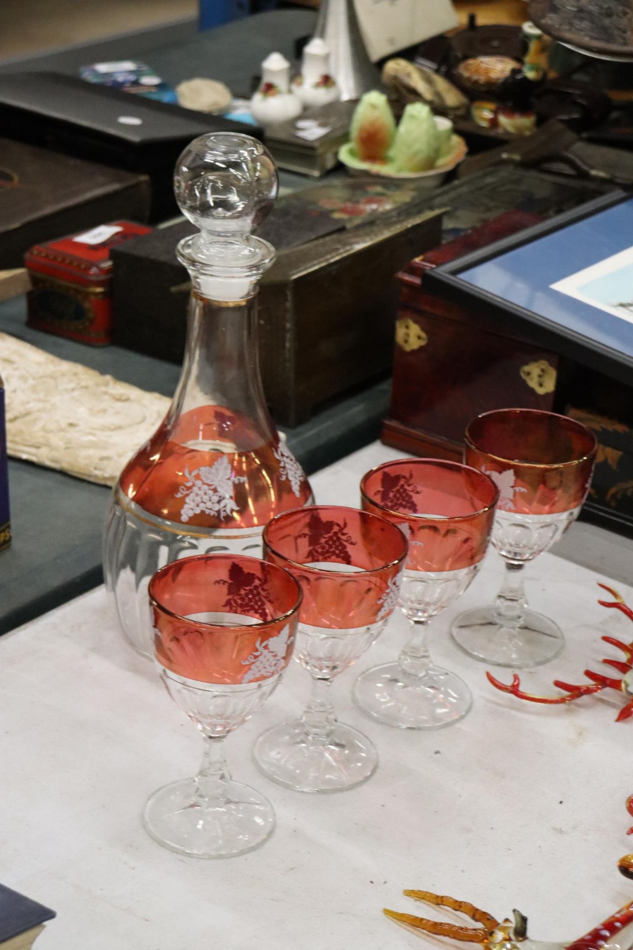 AN ETCHED CRANBERRY AND CLEAR GLASS DECANTER AND FOUR WINE GLASSES PLUS A QUANTITY OF GLASS ANIMALS - Image 10 of 10