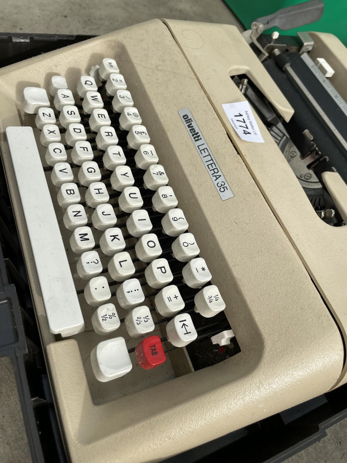 A RETRO OLIVETTI LETTERA 35 TYPEWRITER WITH CARRY CASE - Image 2 of 2