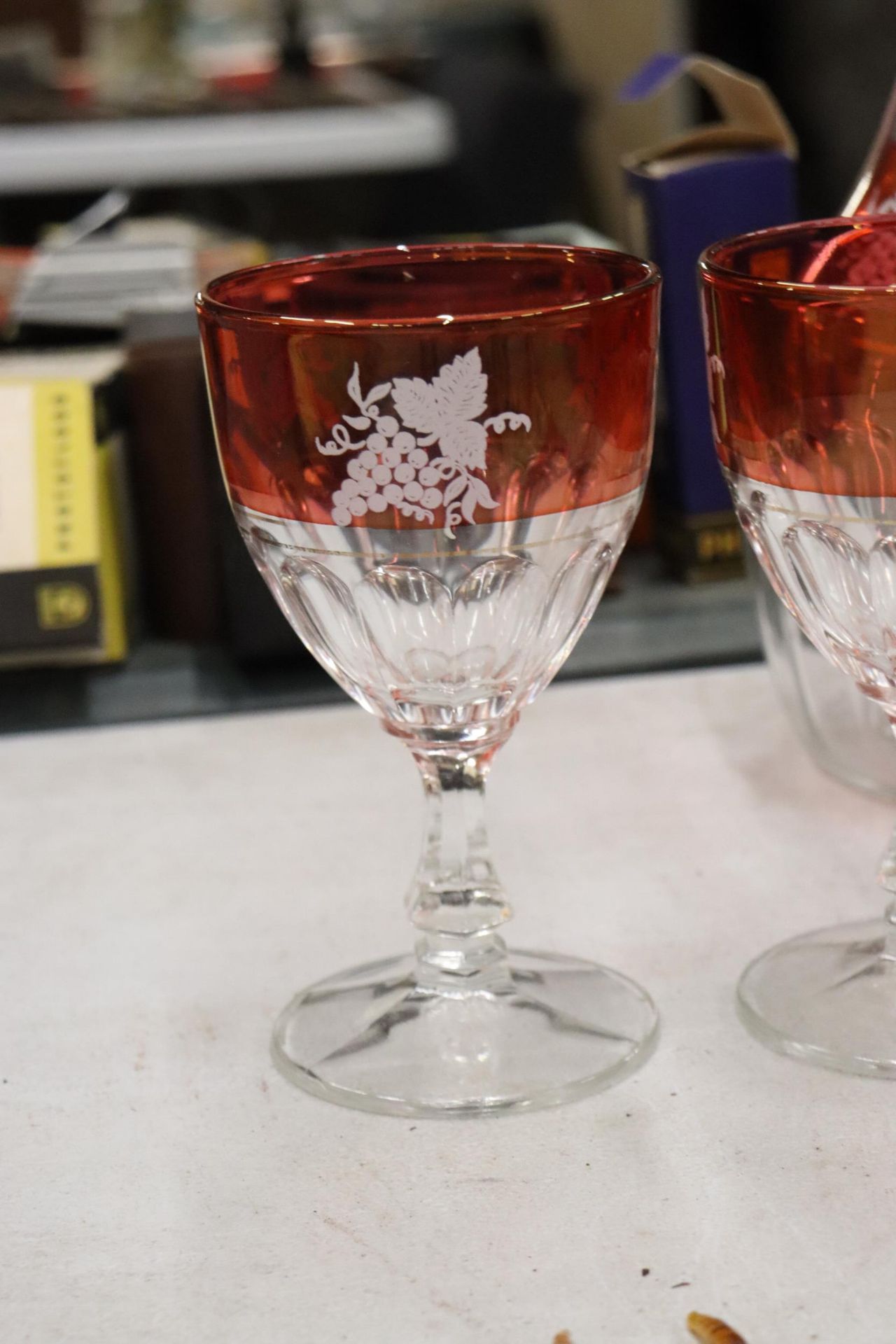 AN ETCHED CRANBERRY AND CLEAR GLASS DECANTER AND FOUR WINE GLASSES PLUS A QUANTITY OF GLASS ANIMALS - Image 8 of 10