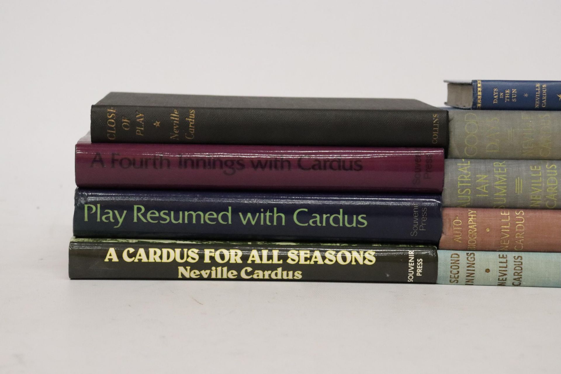 A QUANTITY OF CRICKING BOOKS BY NEVILLE CARDUS TO INCLUDE HIS AUTOBIOGRAPHY, AUSTRALIAN SUMMER, DAYS - Bild 7 aus 8