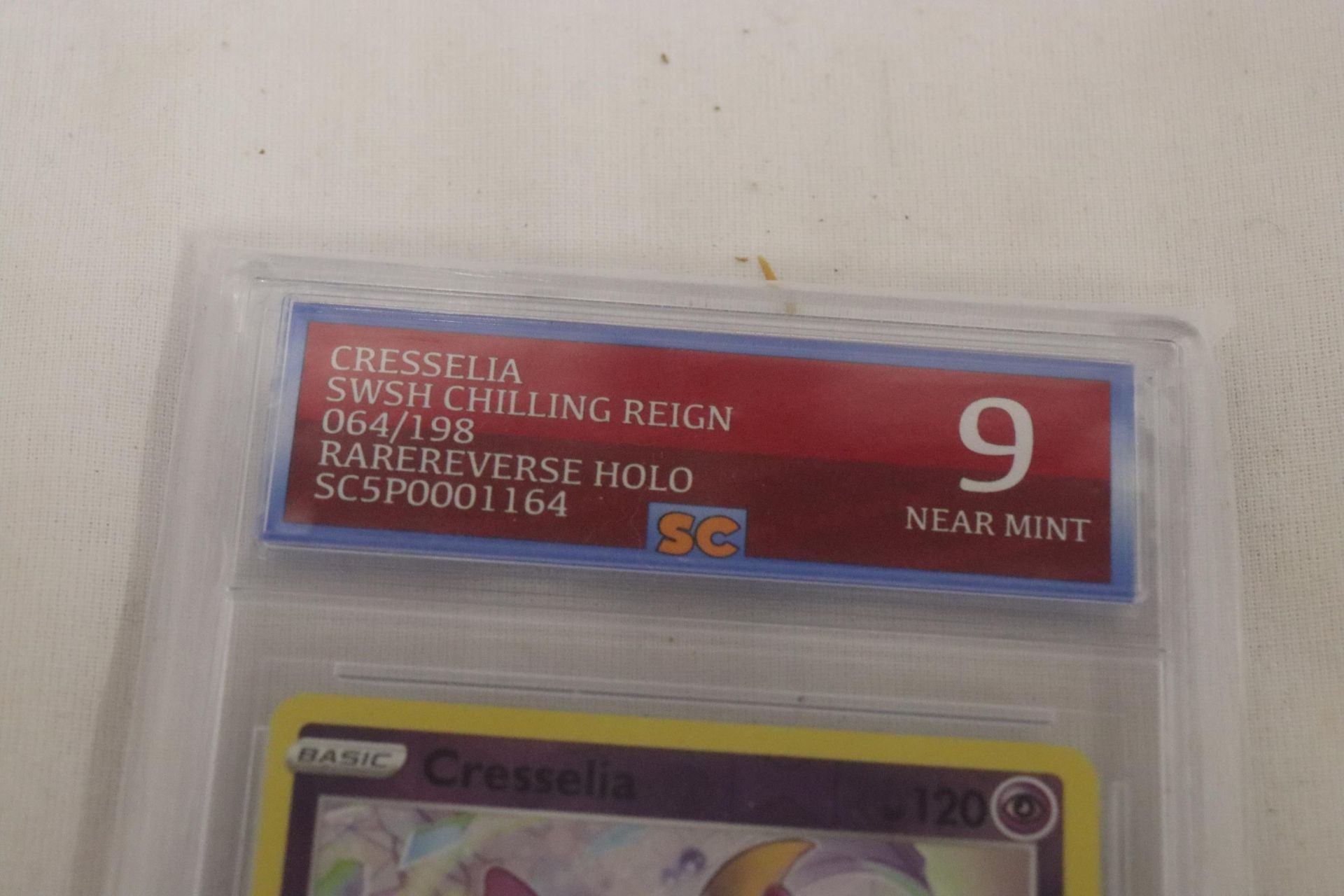 A GRADED 9/10 SHINY CRESSELIA POKEMON CARD - CHILLING REIGN - Bild 2 aus 4