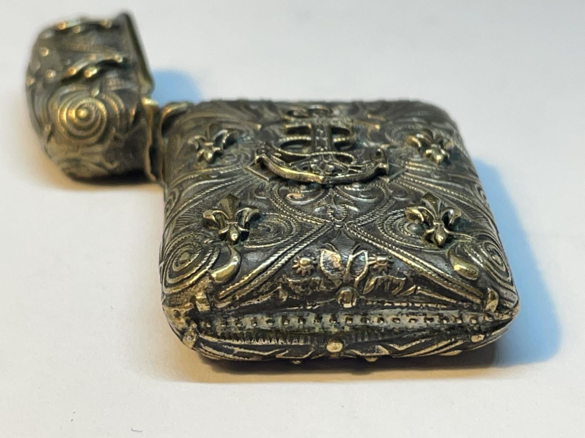 A DECORATIVE NAVAL VESTA CASE - Image 4 of 4