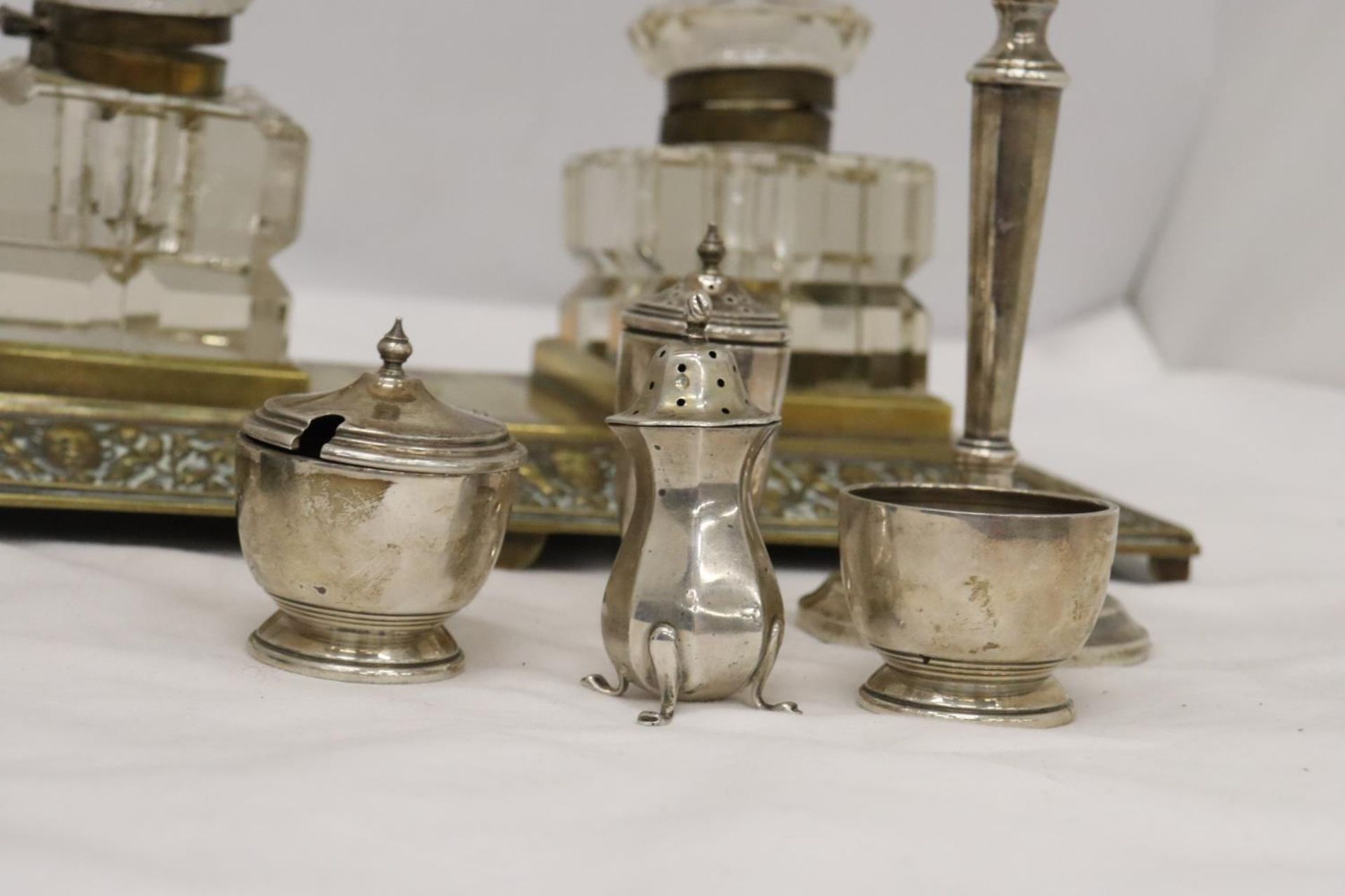 A VINTAGE FOOTED BRASS DOUBLE INK WELL TOGETHER WITH OPERA GLASSES AND VARIOUS SILVER PLATE - Image 6 of 11