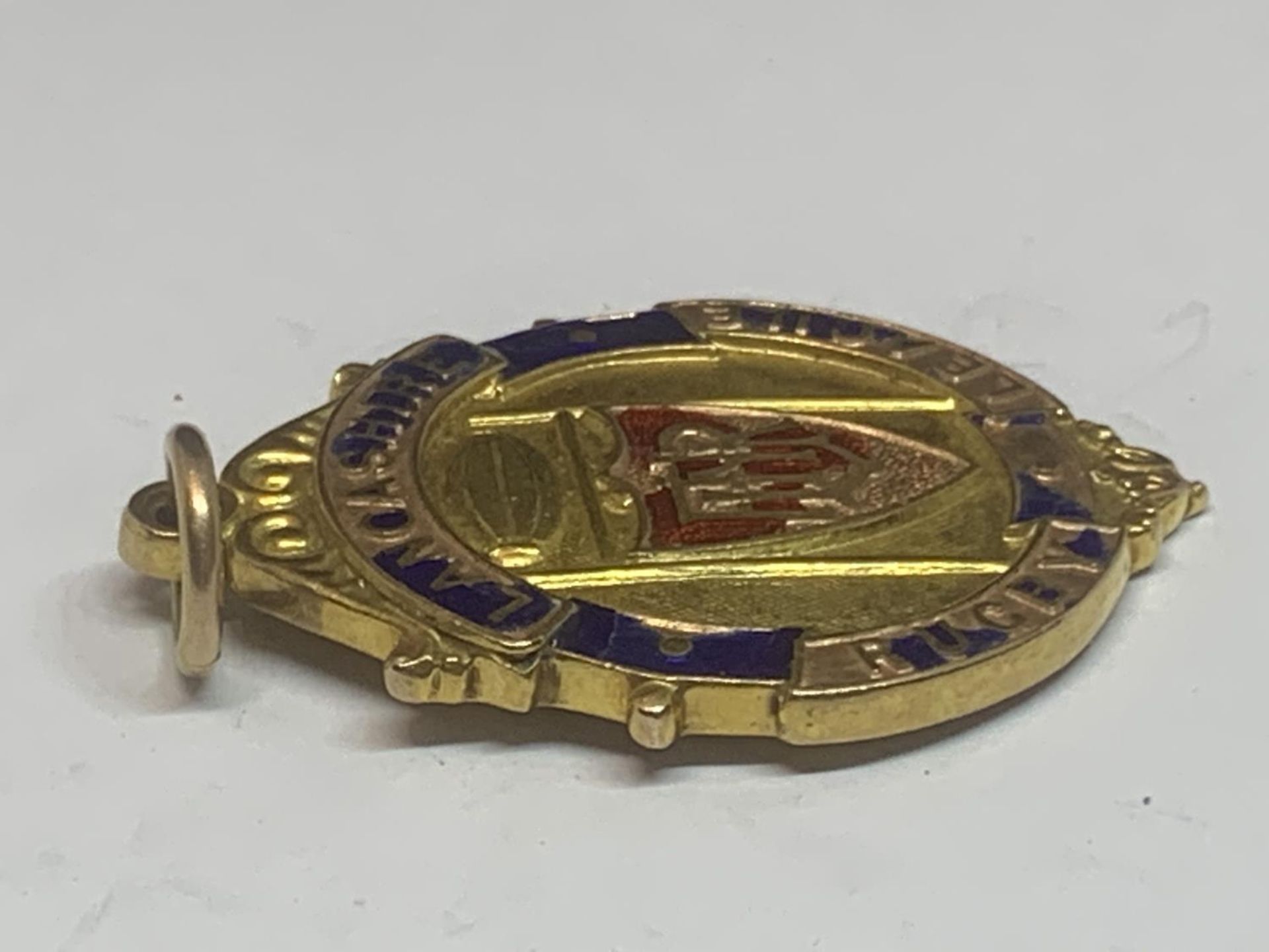 A HALLMARKED 9 CARAT GOLD LANCASHIRE RUGBY LEAGUE MEDAL ENGRAVED WINNERS 1933-34 S. E. MILLER - Image 5 of 5
