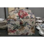 AN UPHOLSTERED SEWING BOX WITH CUSHIONED LID TO INCLUDE CONTENTS OF SEWING ACCESSORIES, HEIGHT 28CM,