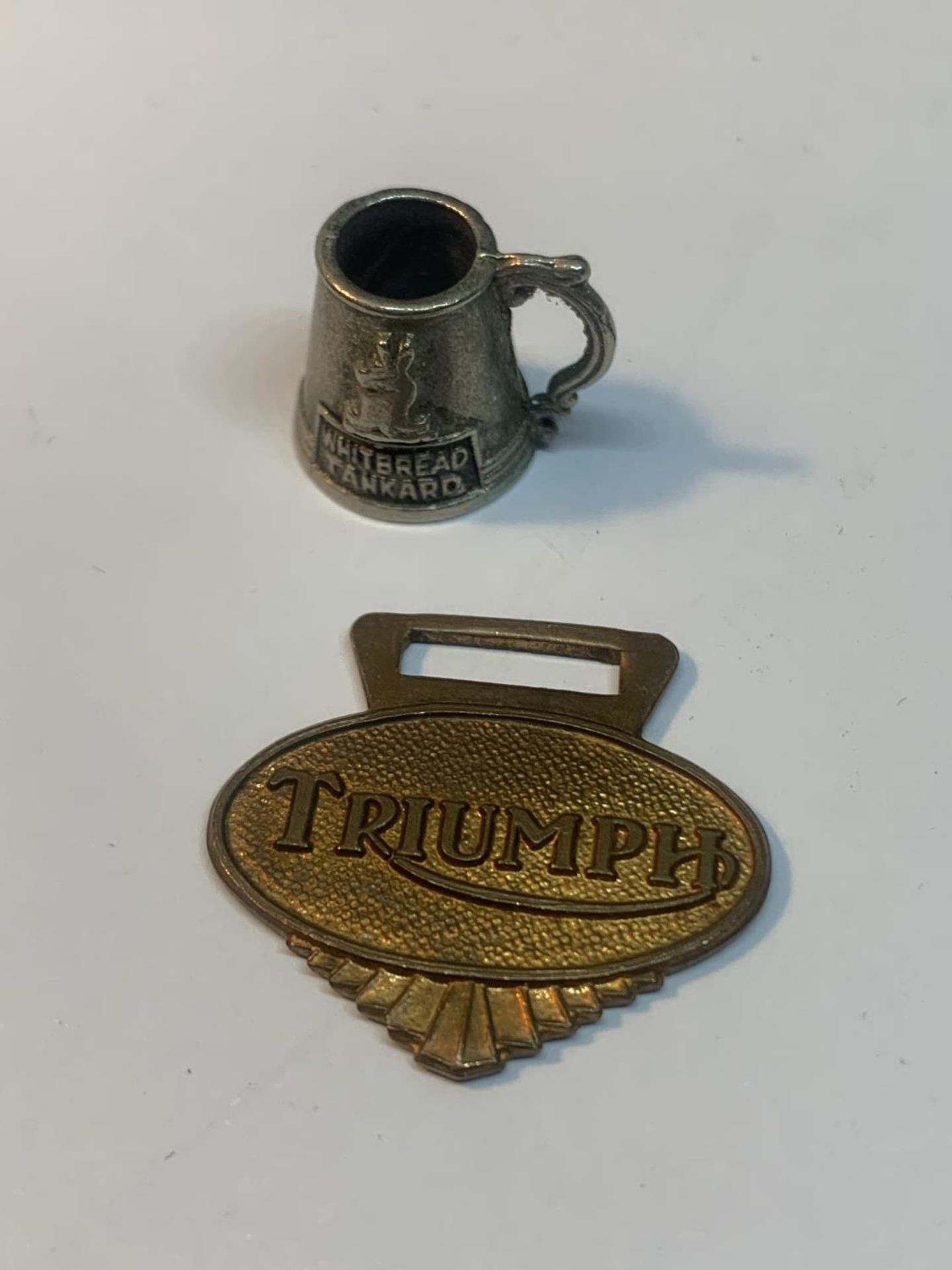 FOUR VINTAGE ADVERTISING ITEMS TO INCLUDE THREE BADGES AND A WHITBREAD BEER TANKARD - Image 2 of 3