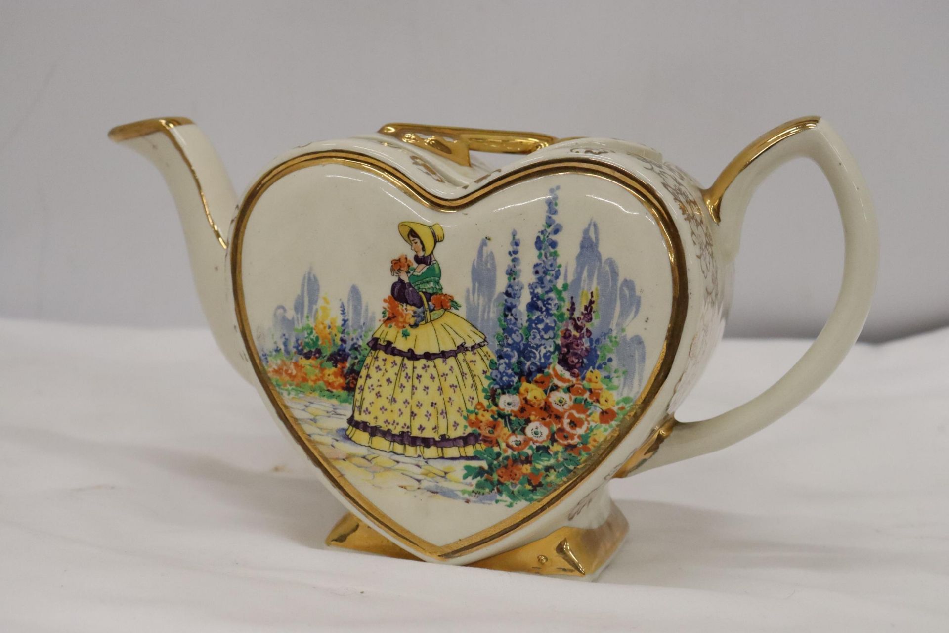 A VINTAGE HEARTSHAPED TEAPOT LINGARD WEBSTER "KEY TO MY HEART"