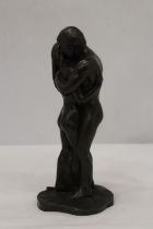 A FIGURINE 'THE LOVERS', HEIGHT 23CM