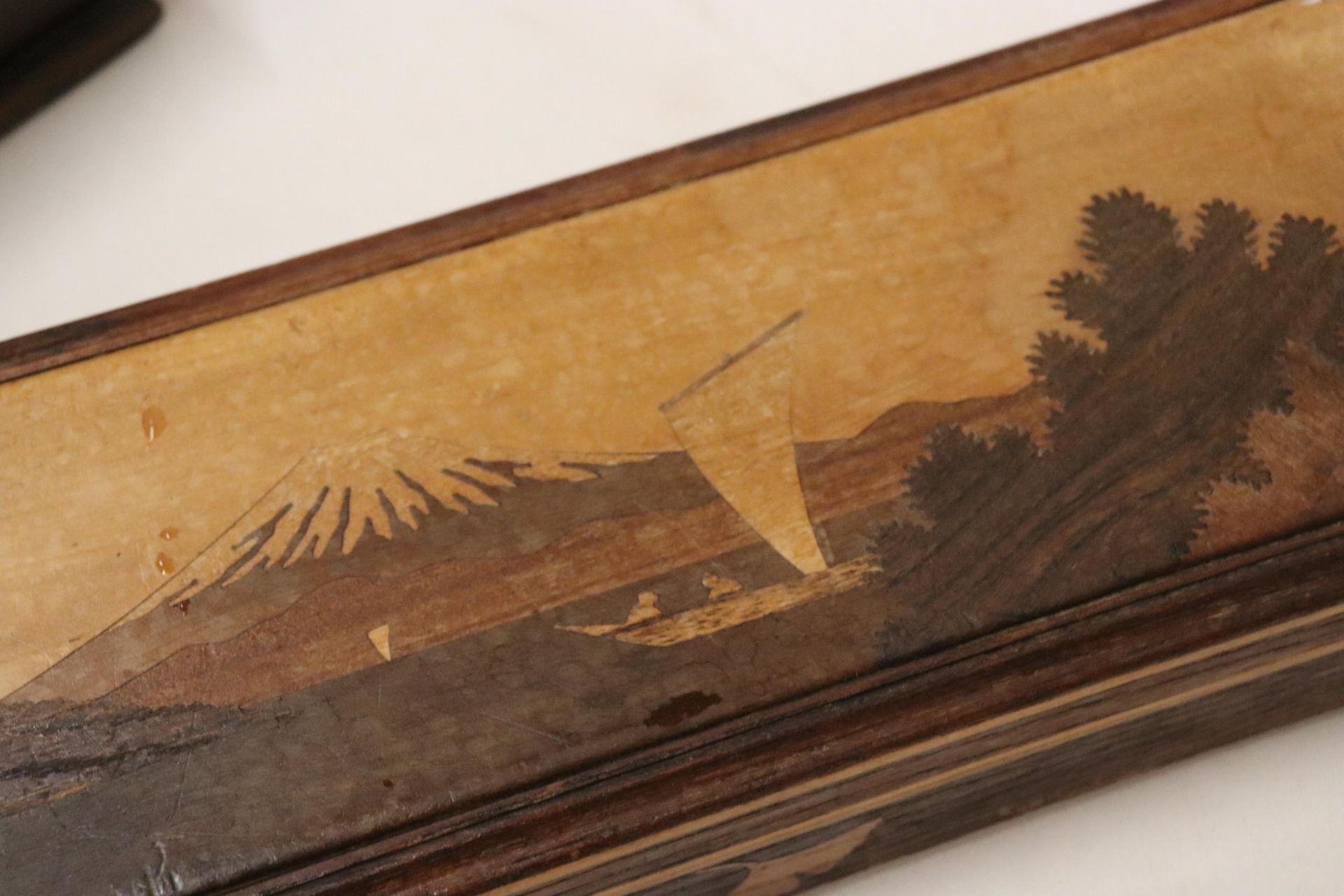 TWO VINTAGE BOXES TO INCLUDE ONE WITH A MARQUETRY IMAGE OF MOUNT FUJI - Image 5 of 7