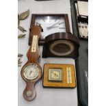 A MIXED LOT TO INCLUDE A VINTAGE FLEGES QUARTZ WALL CLOCK WITH FURTHER MANTLE CLOCK AND TWO